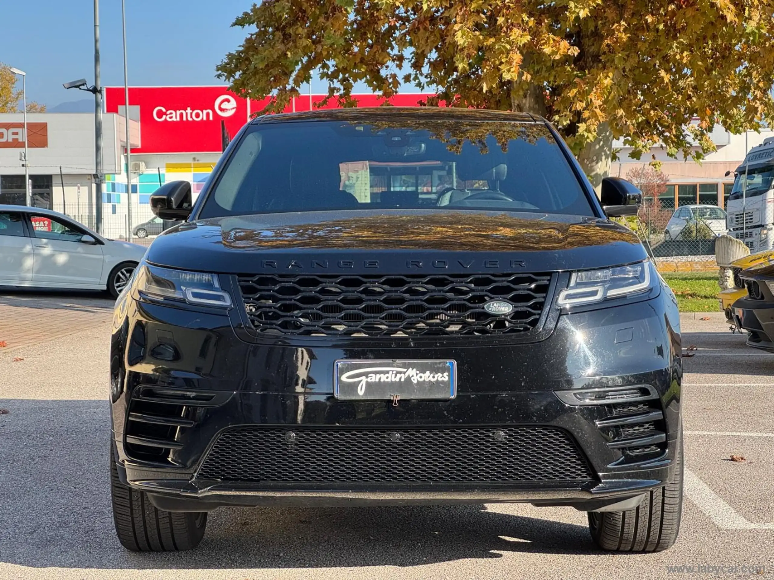 Land Rover - Range Rover Velar