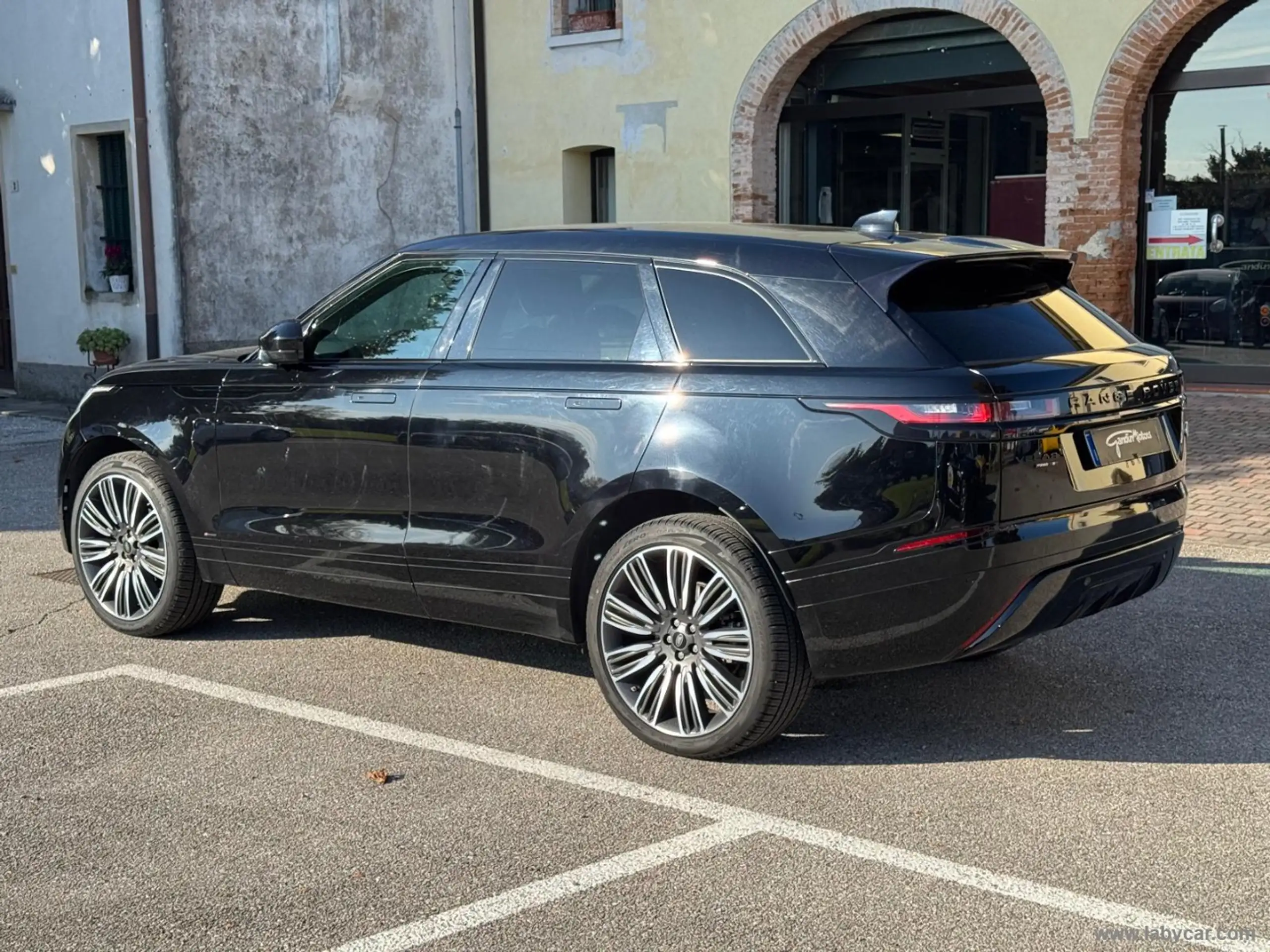 Land Rover - Range Rover Velar