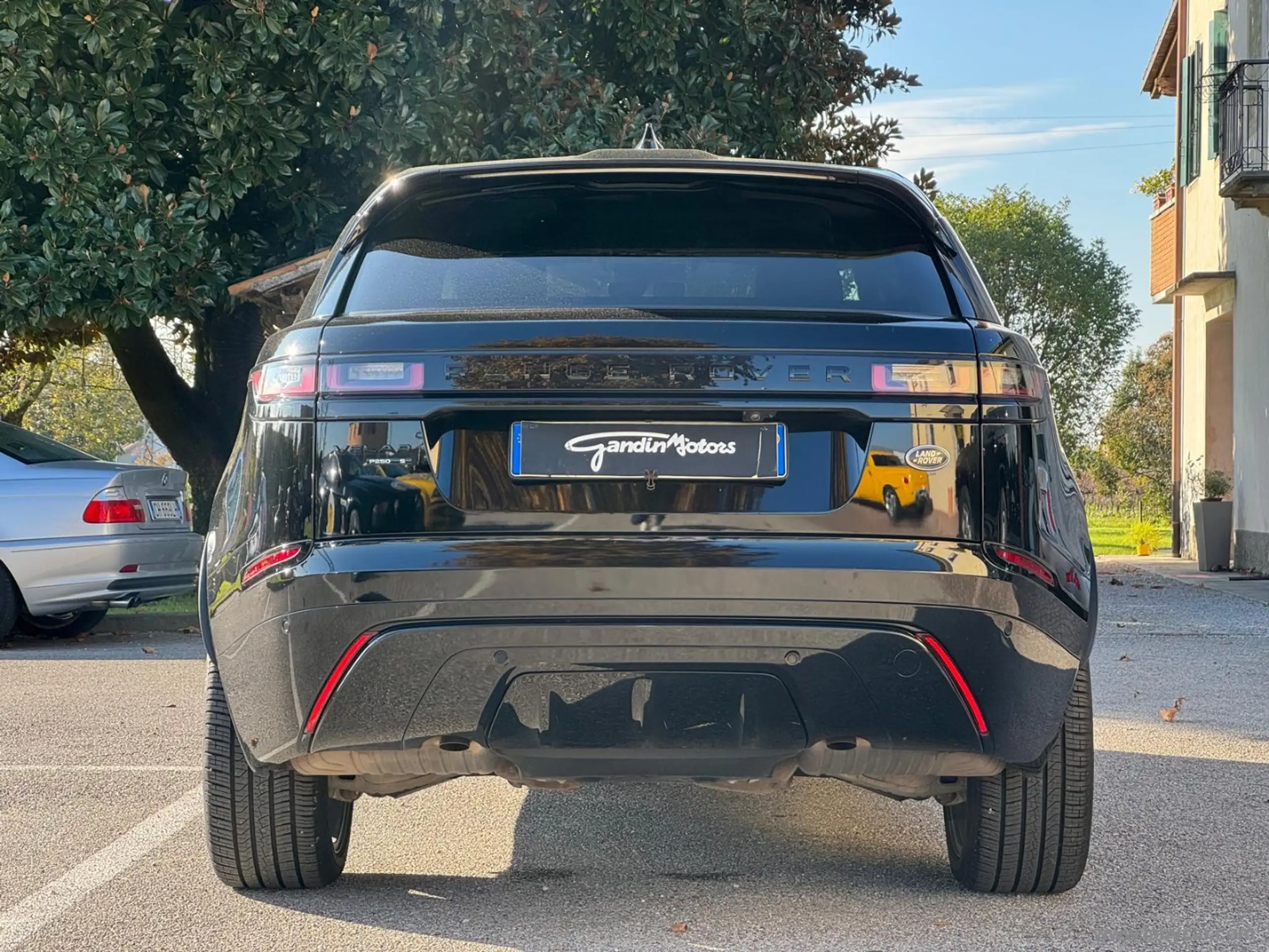 Land Rover - Range Rover Velar