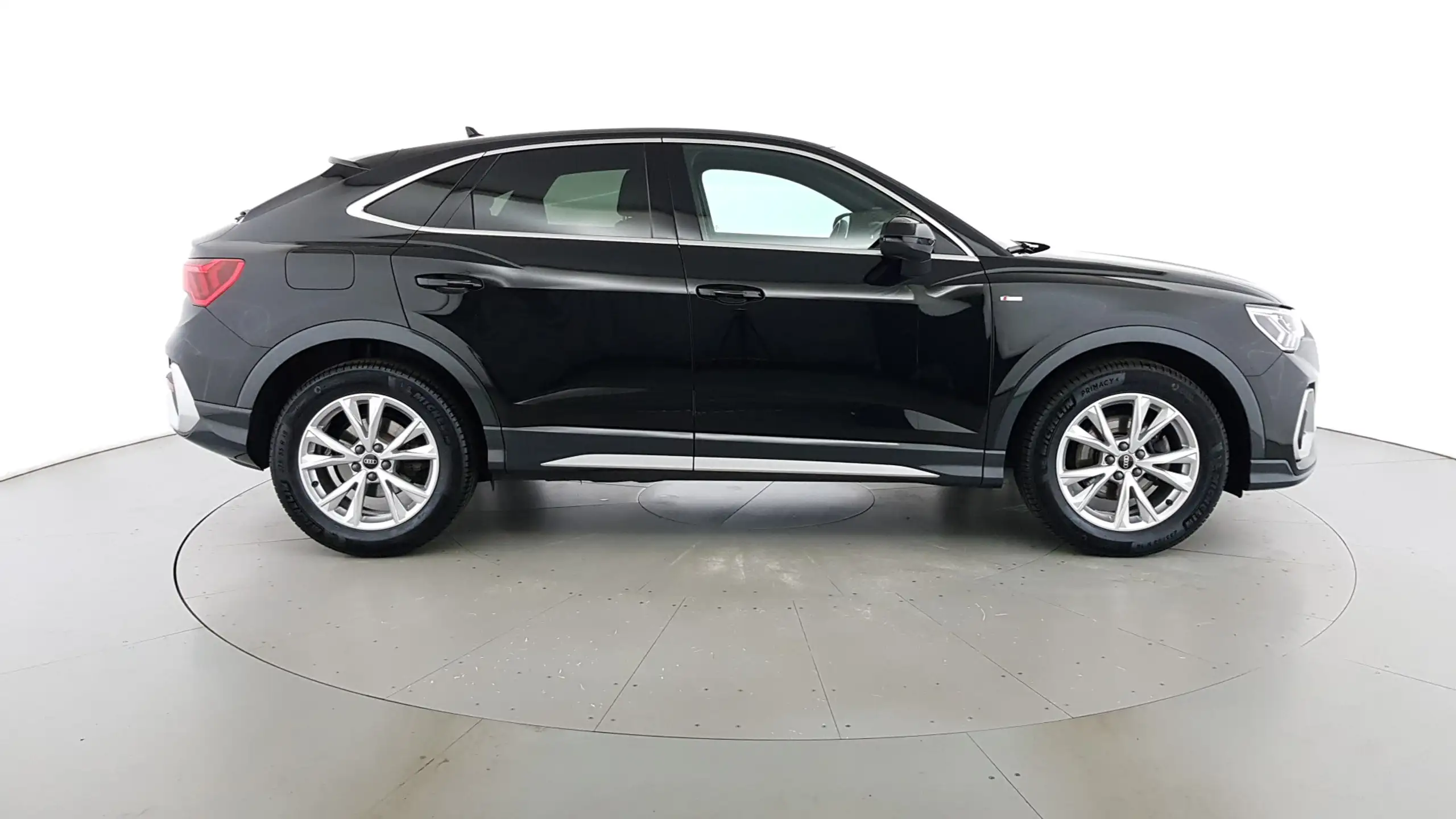 Audi - Q3