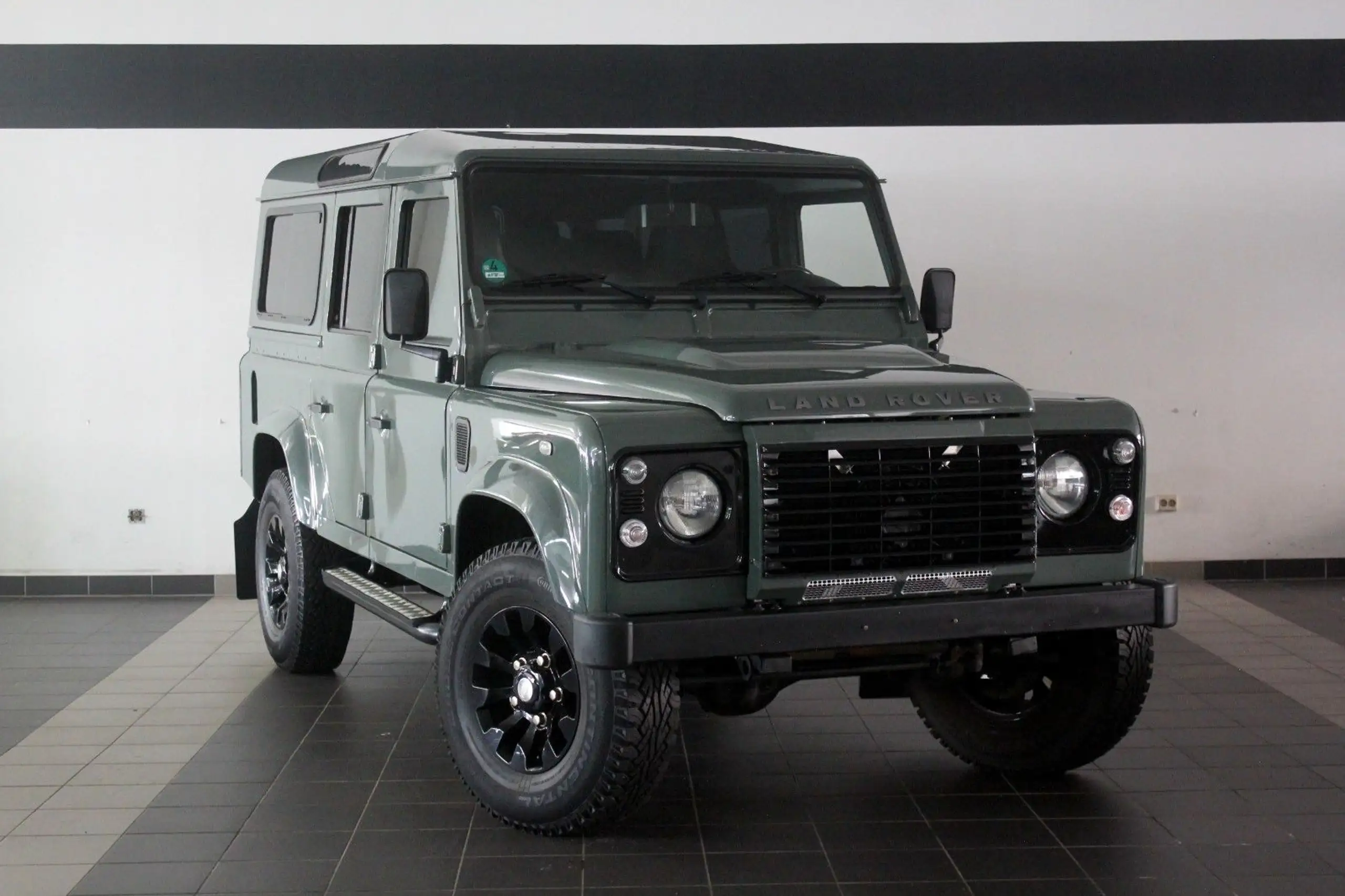 Land Rover Defender 2013