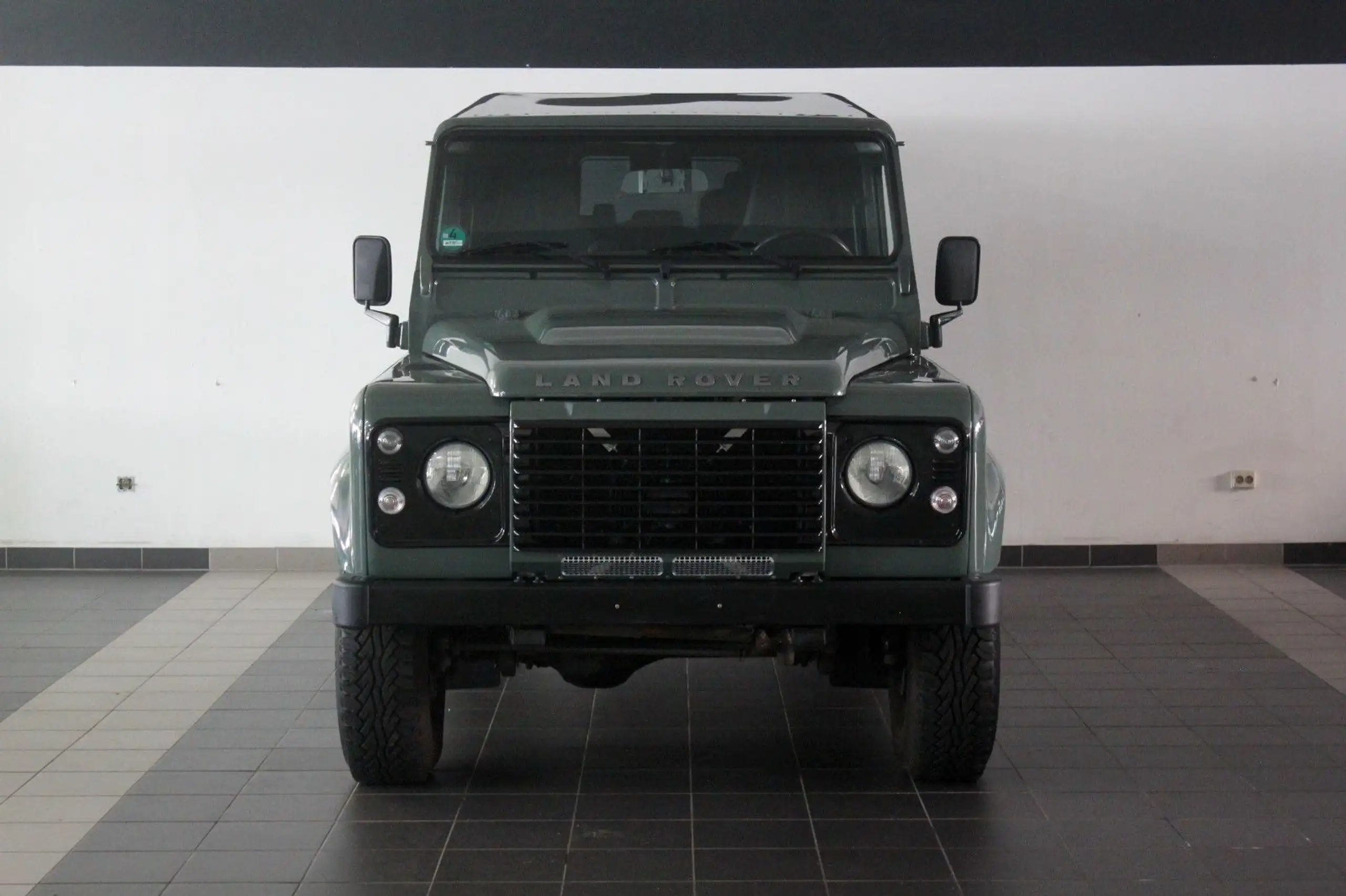 Land Rover - Defender