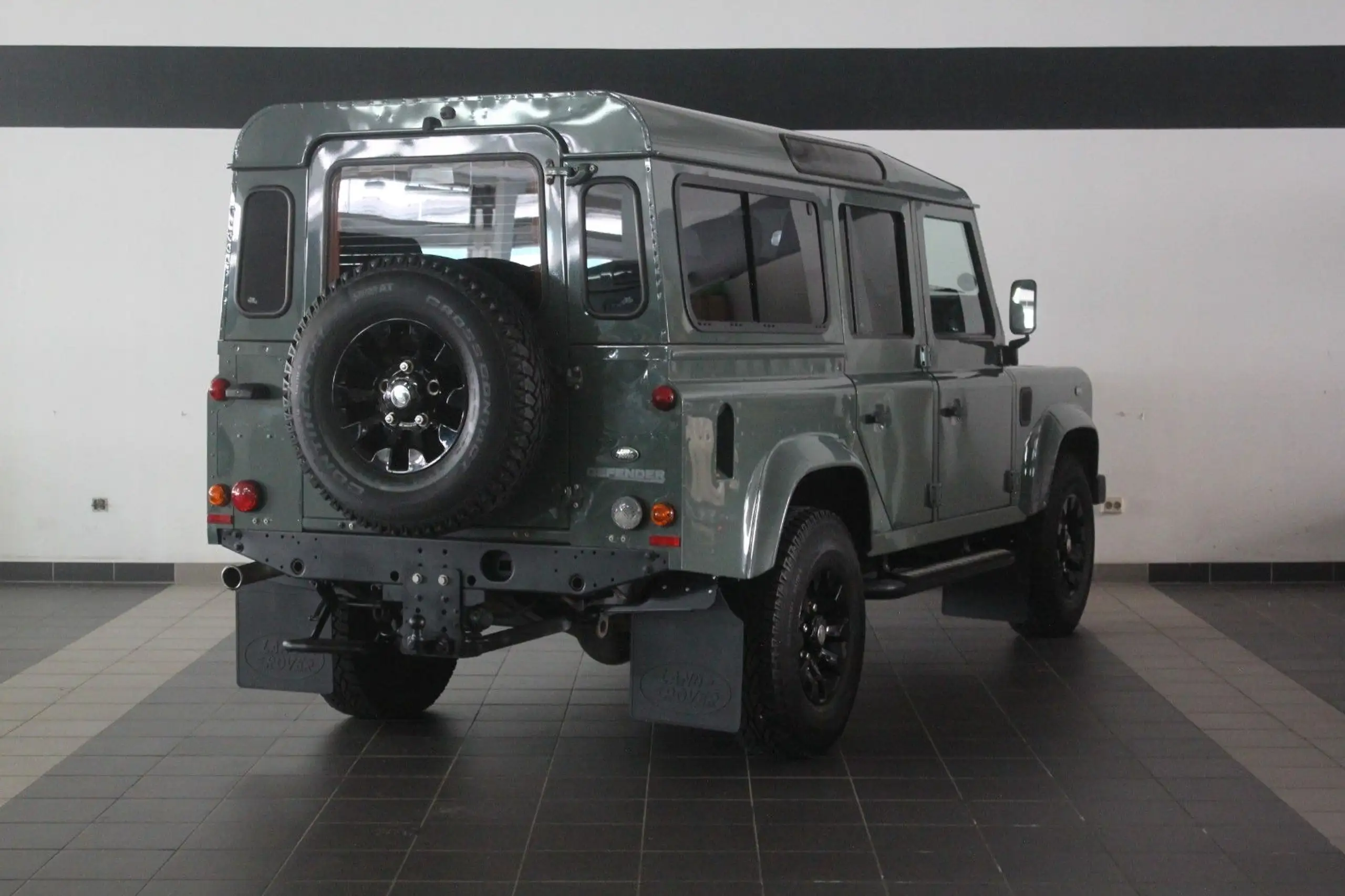 Land Rover - Defender