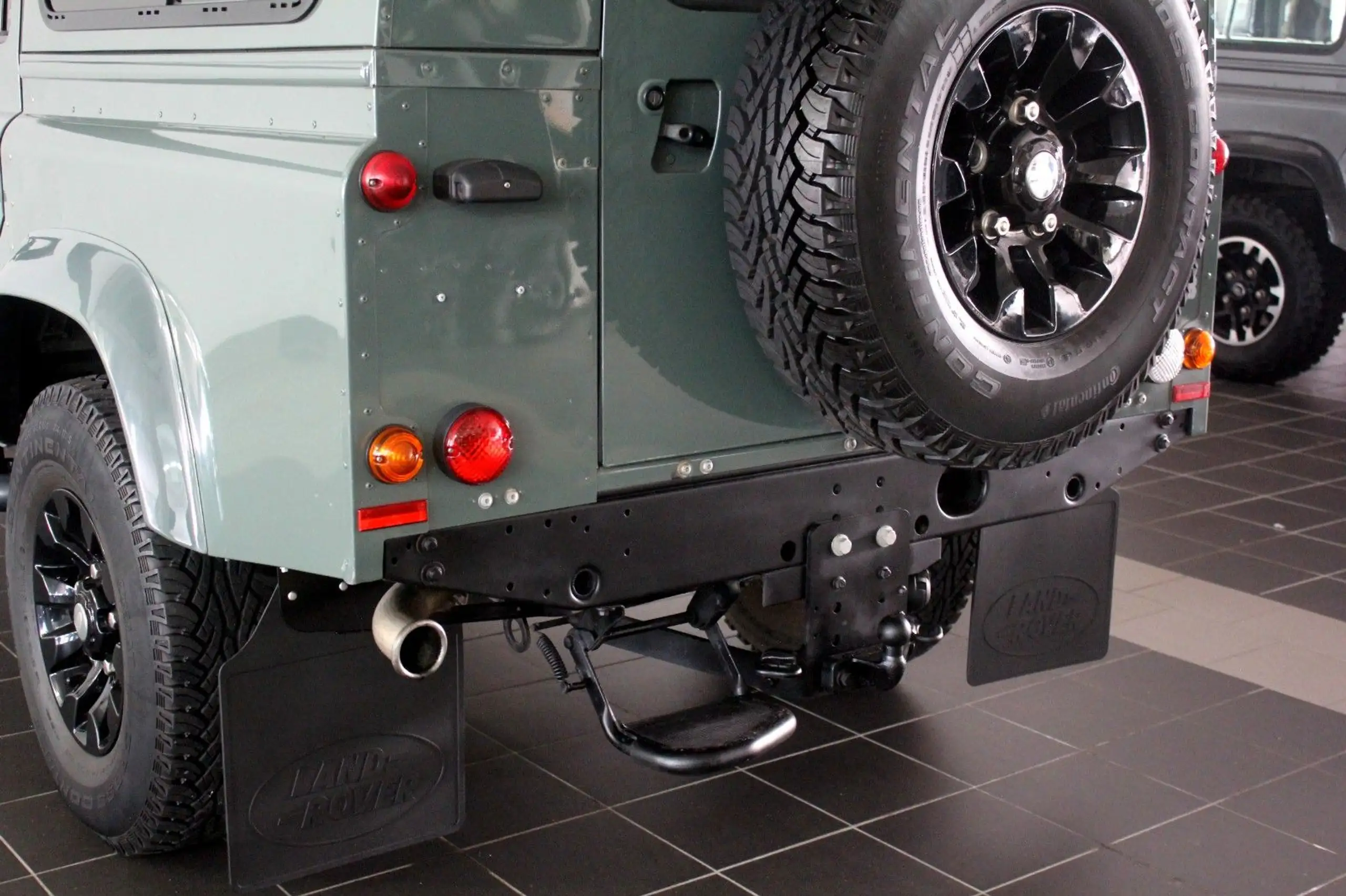 Land Rover - Defender