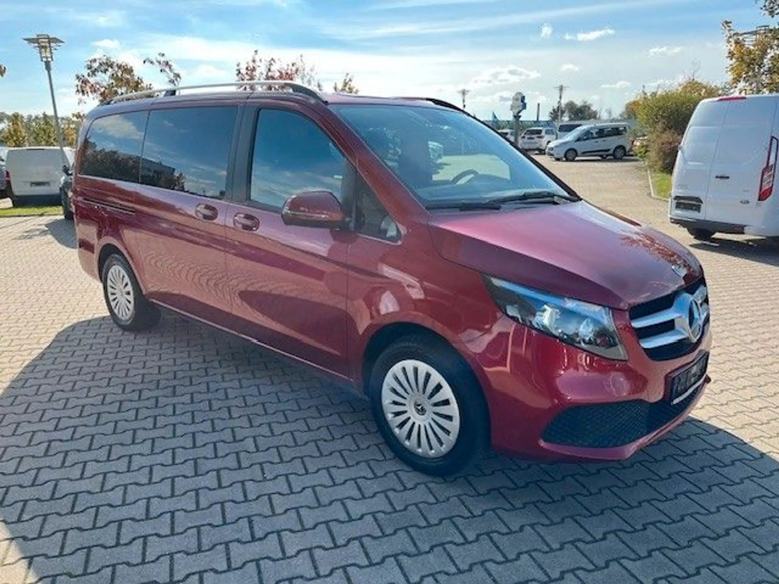 Mercedes-Benz - V 220