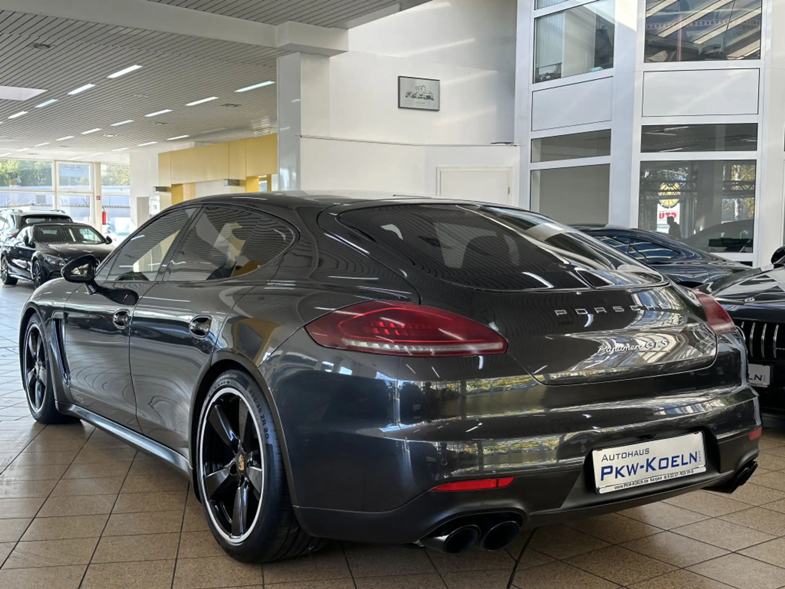 Porsche - Panamera