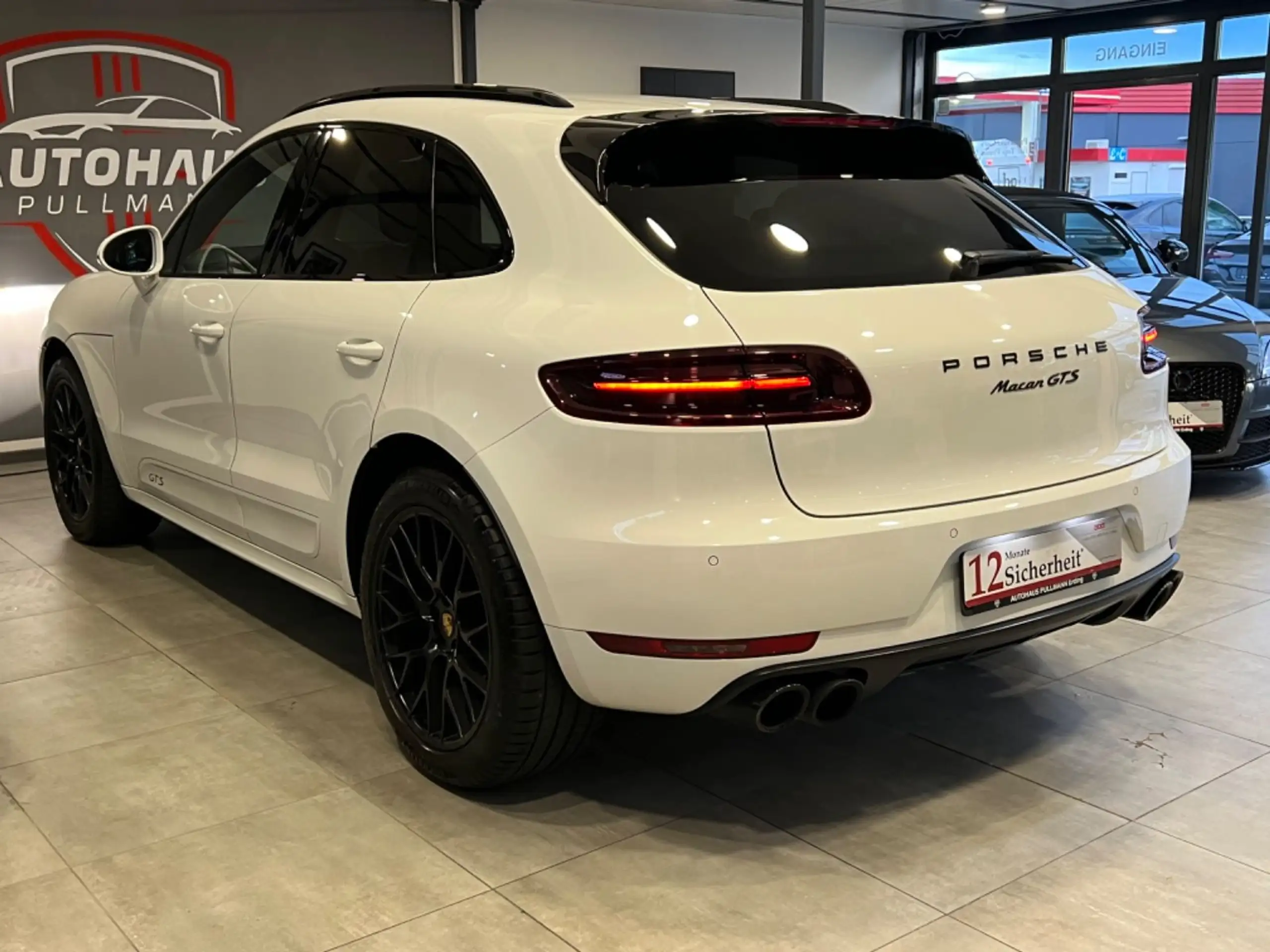 Porsche - Macan