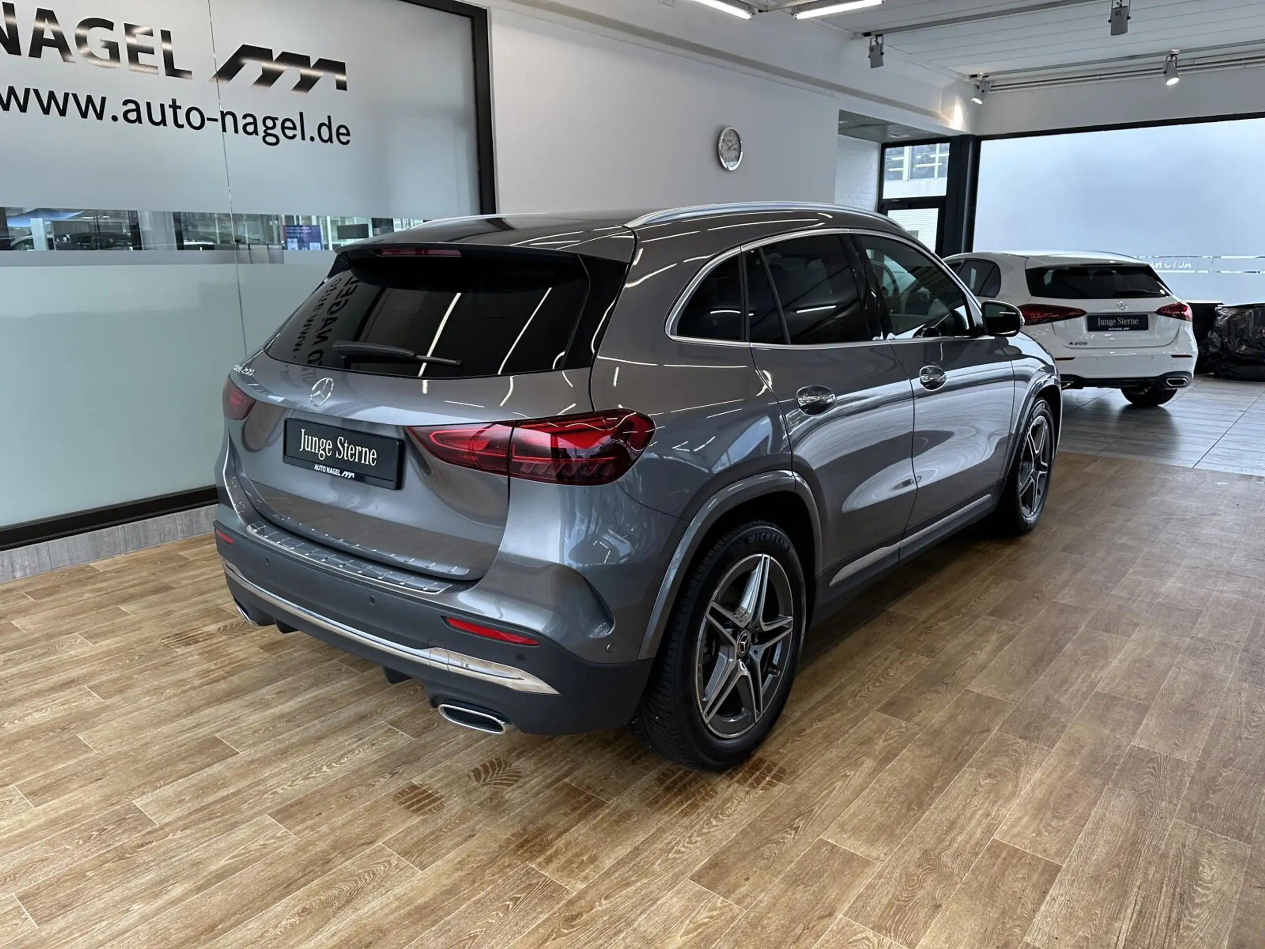 Mercedes-Benz - GLA 200