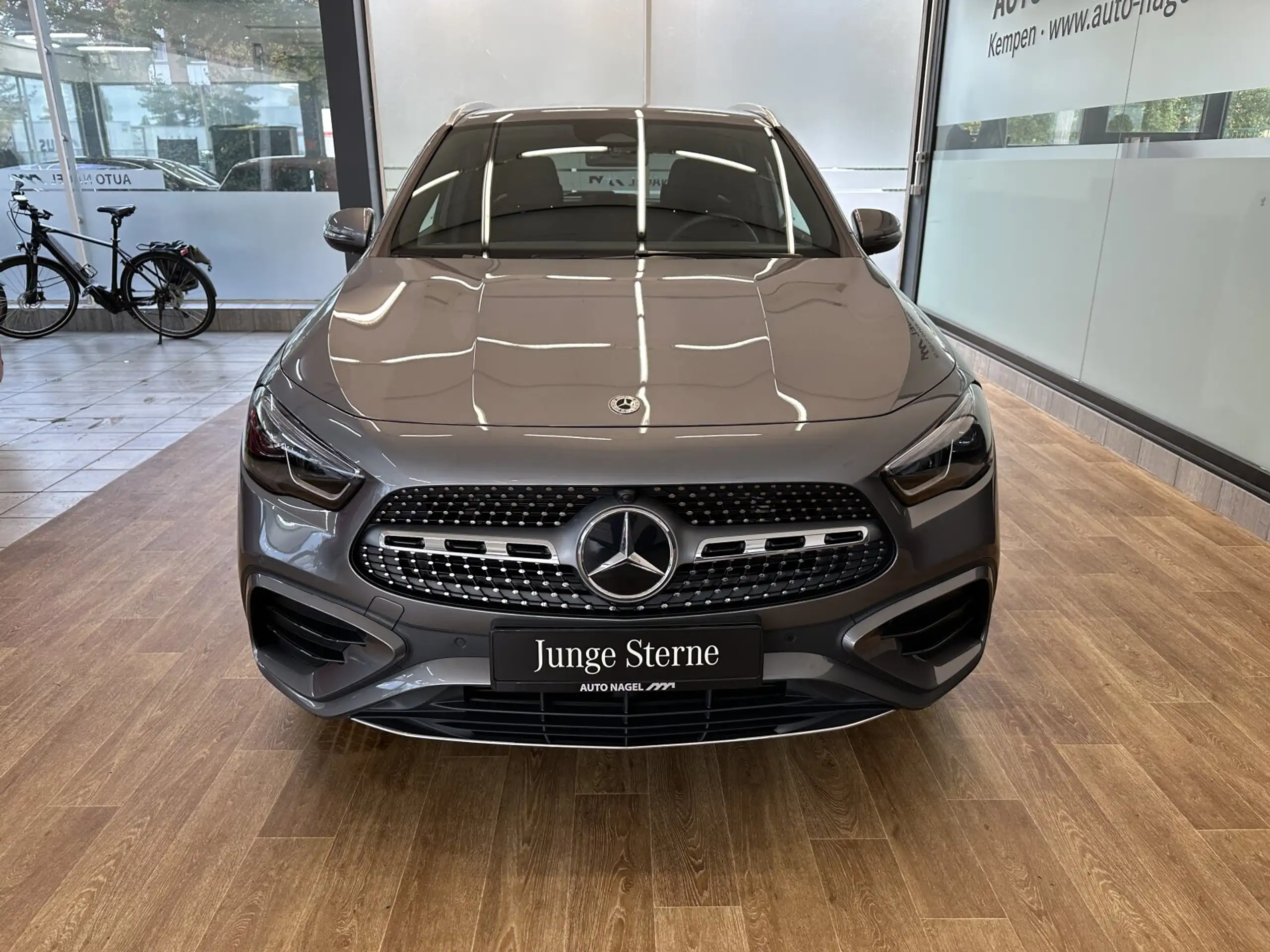 Mercedes-Benz - GLA 200