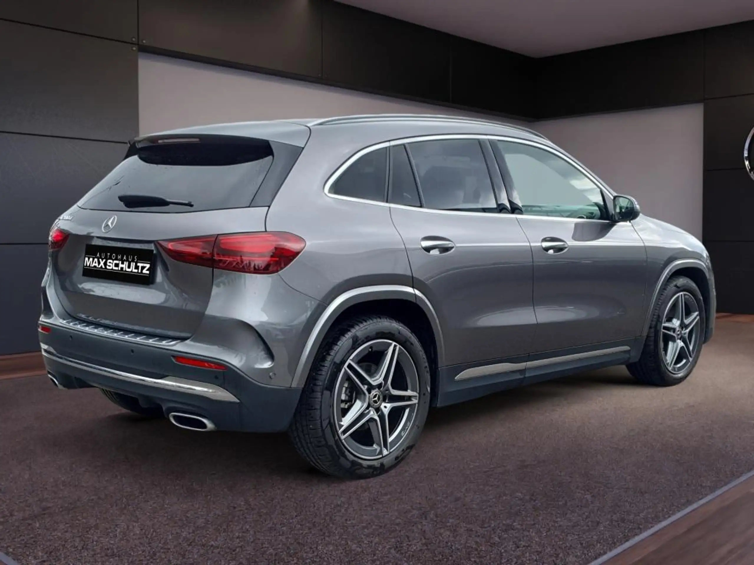 Mercedes-Benz - GLA 200