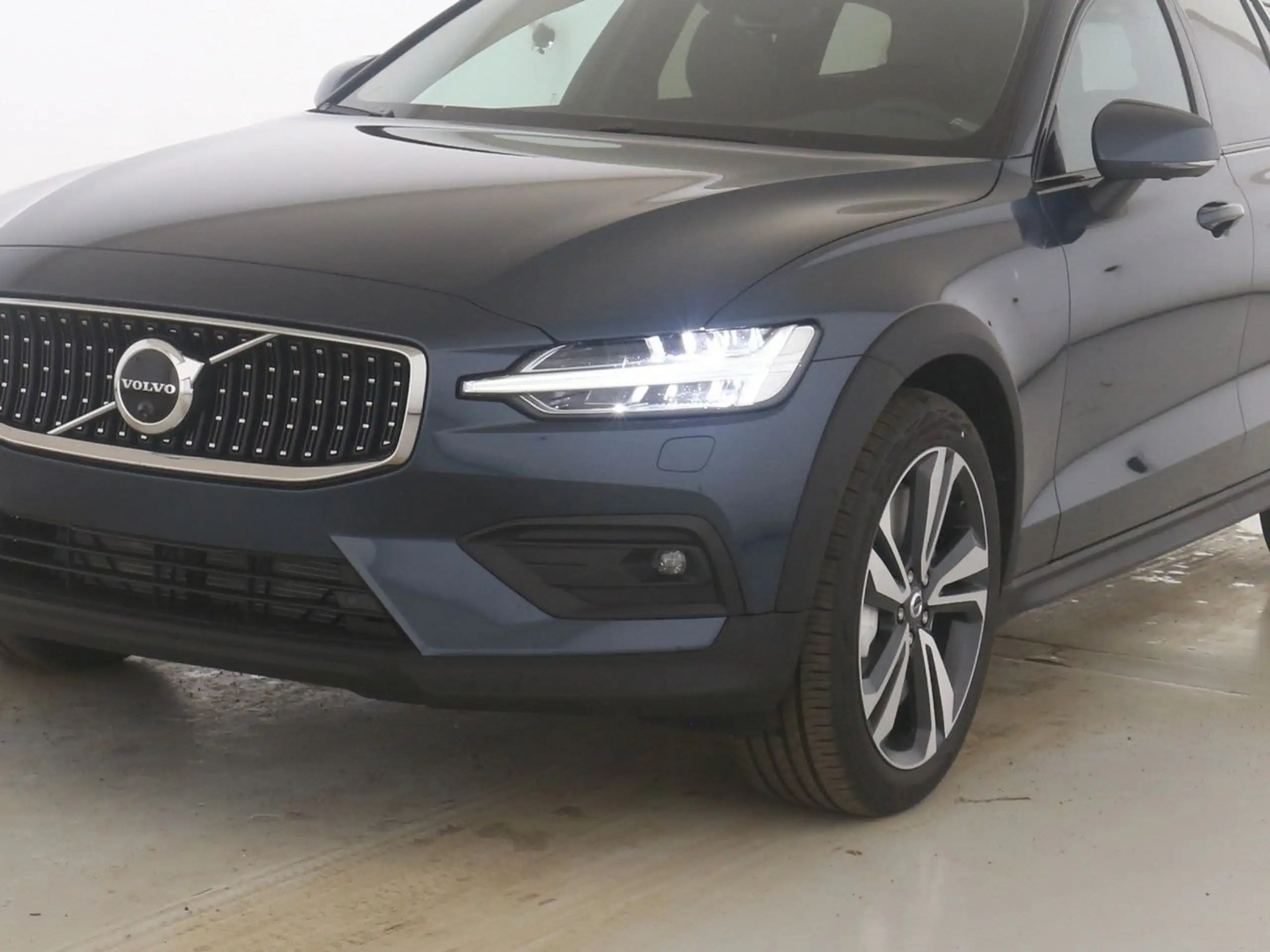 Volvo - V60 Cross Country