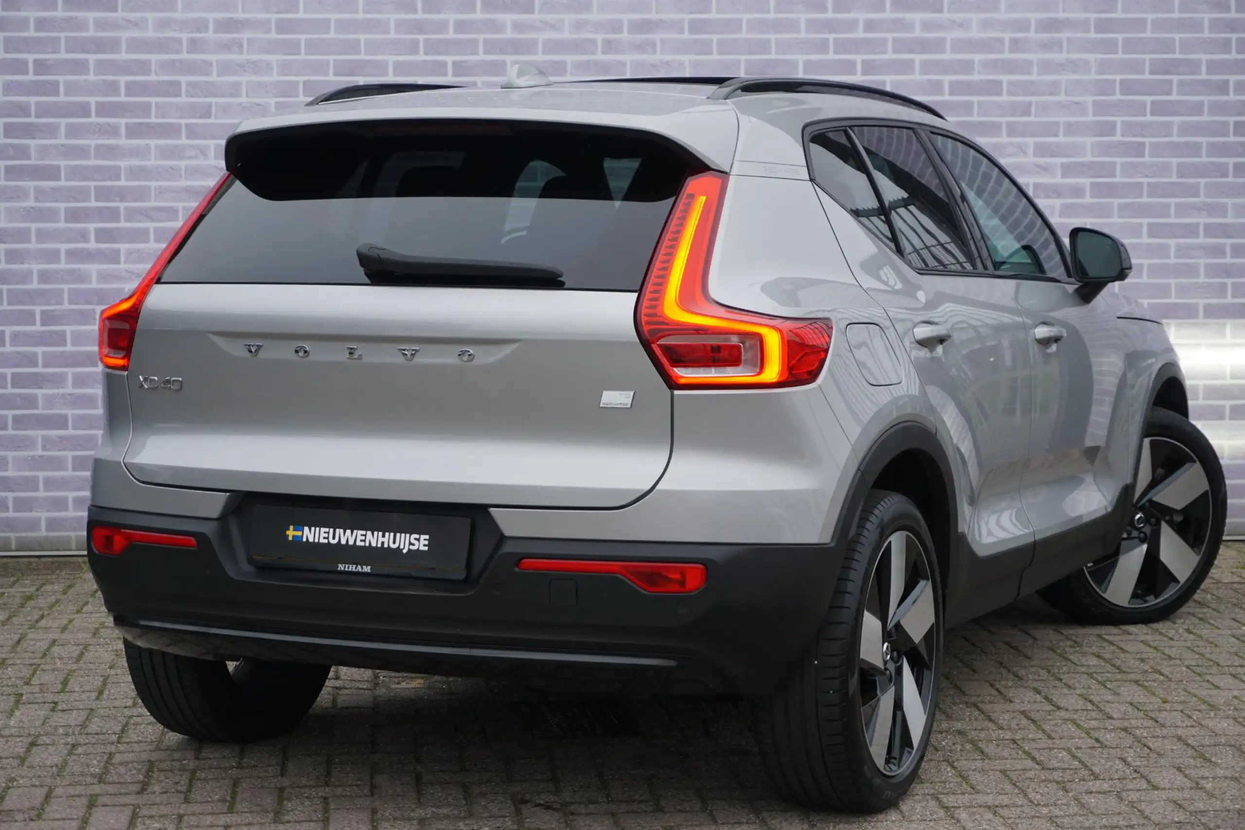 Volvo - XC40