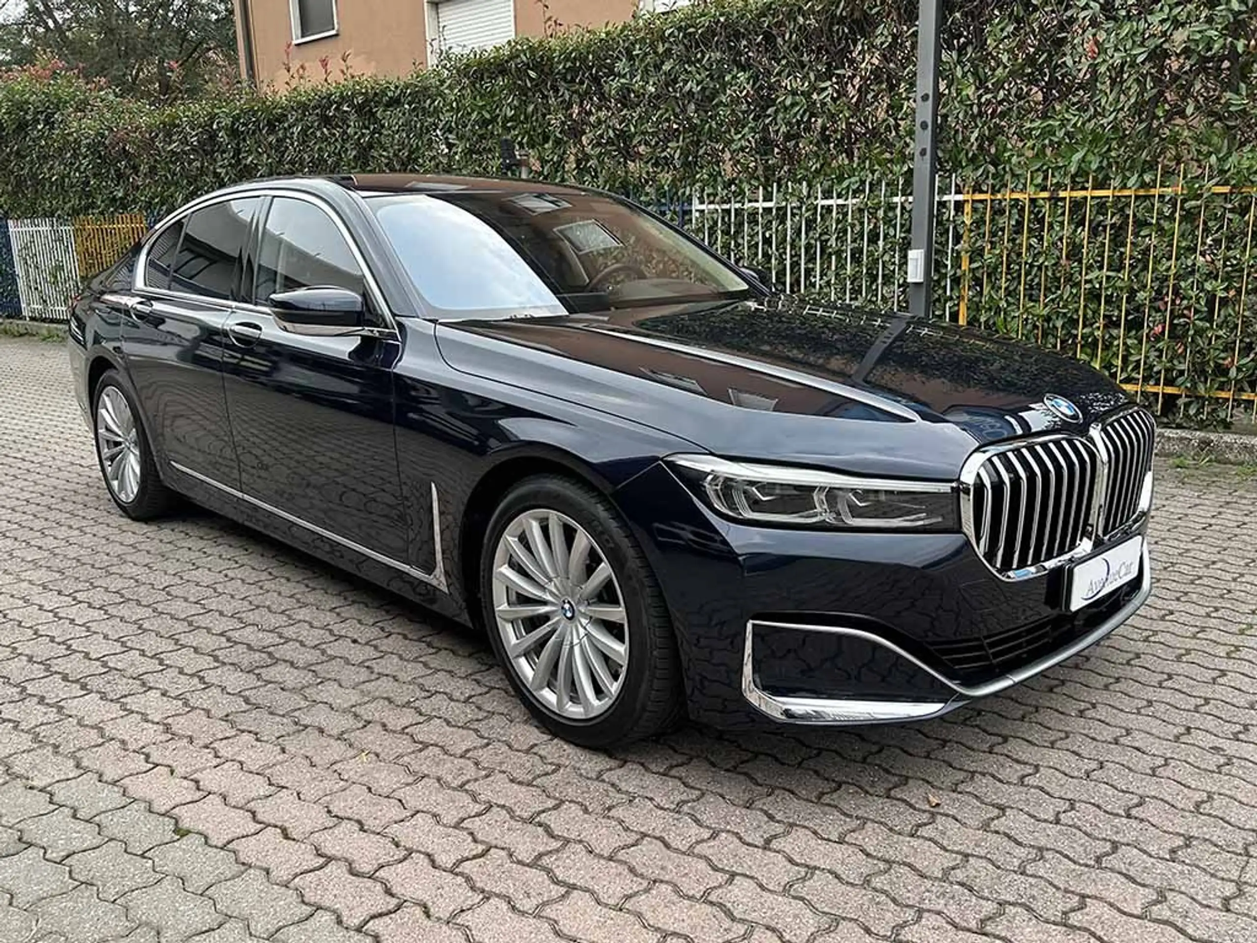 BMW - 730