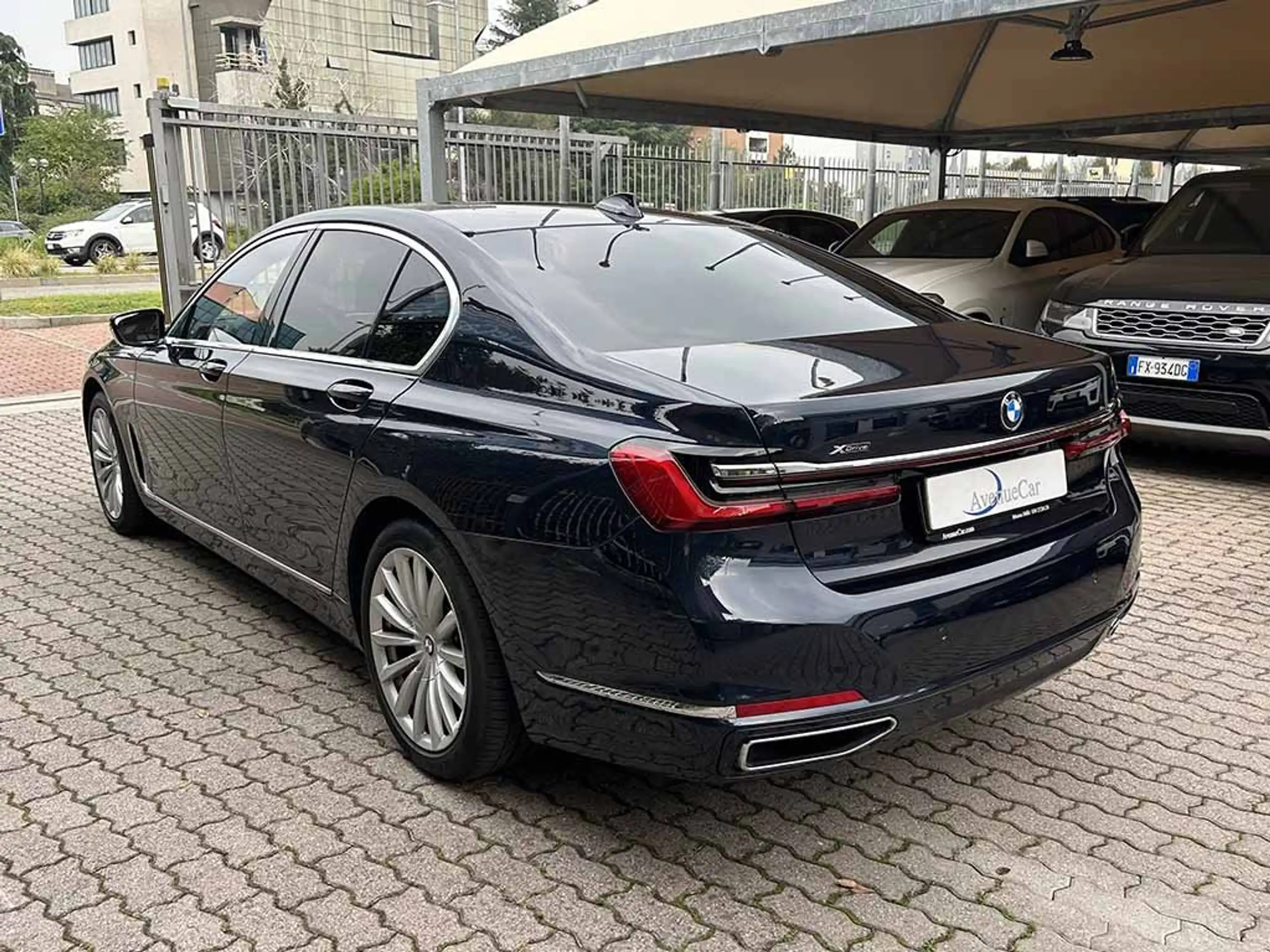 BMW - 730