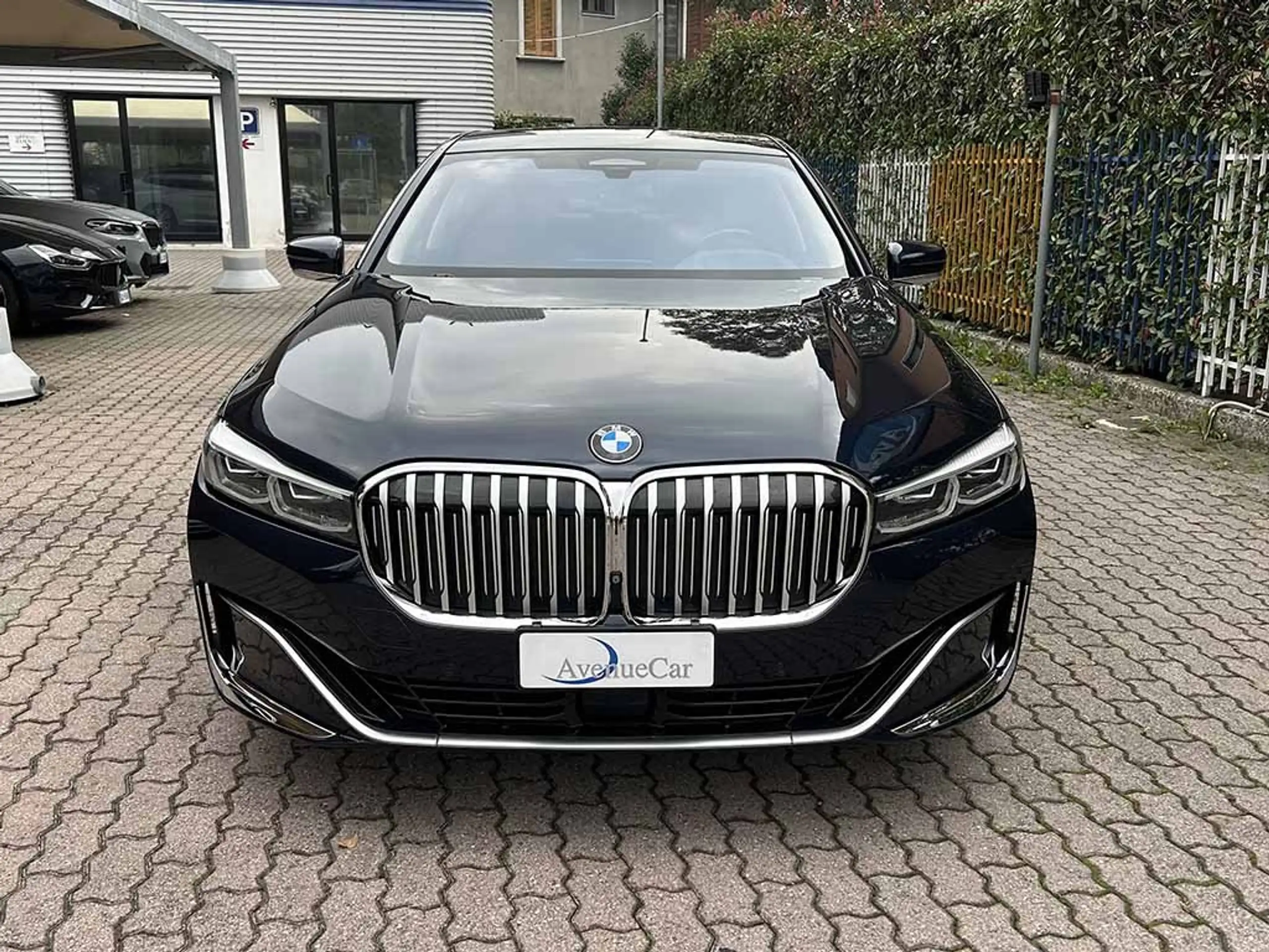 BMW - 730