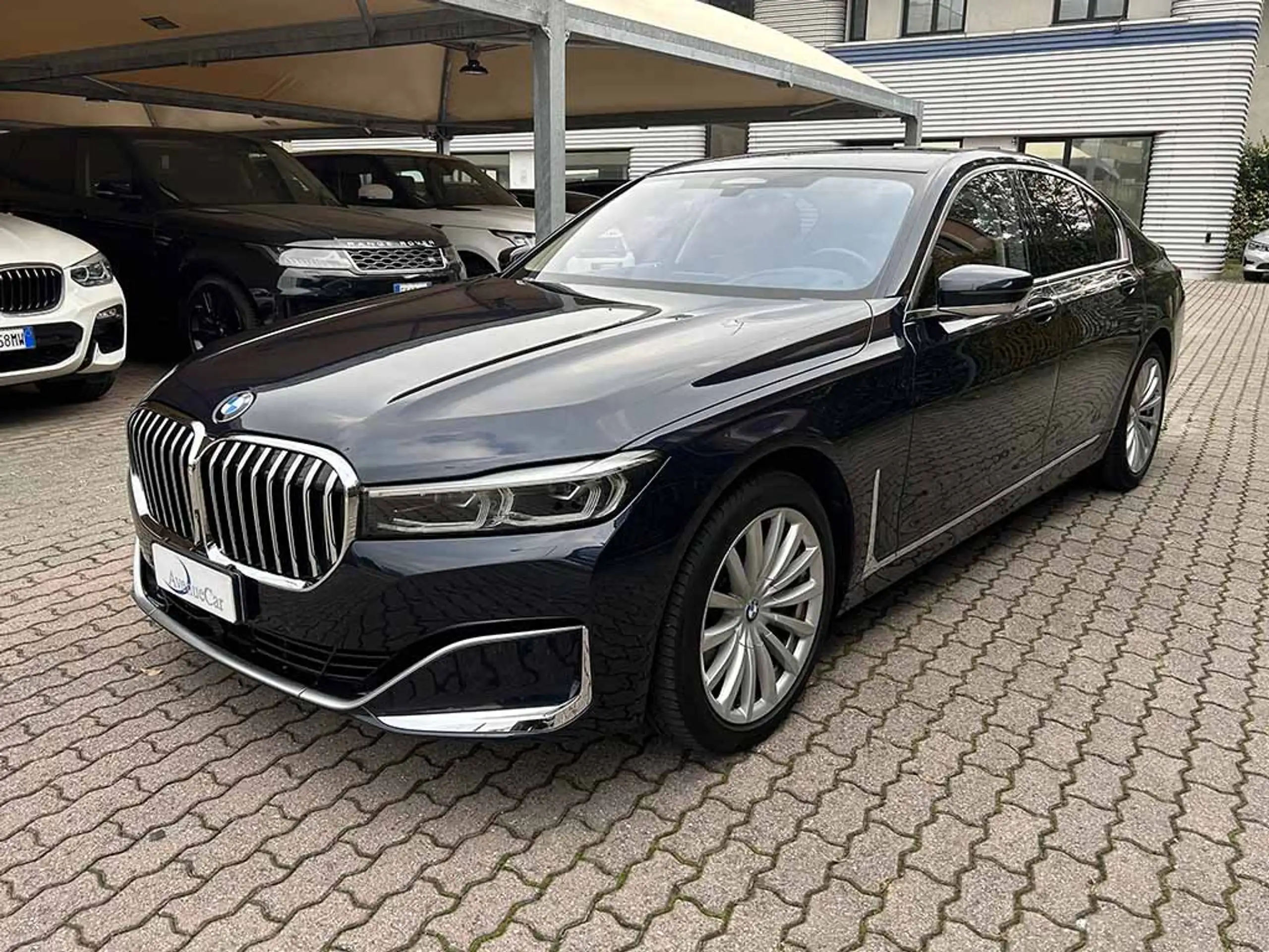 BMW - 730