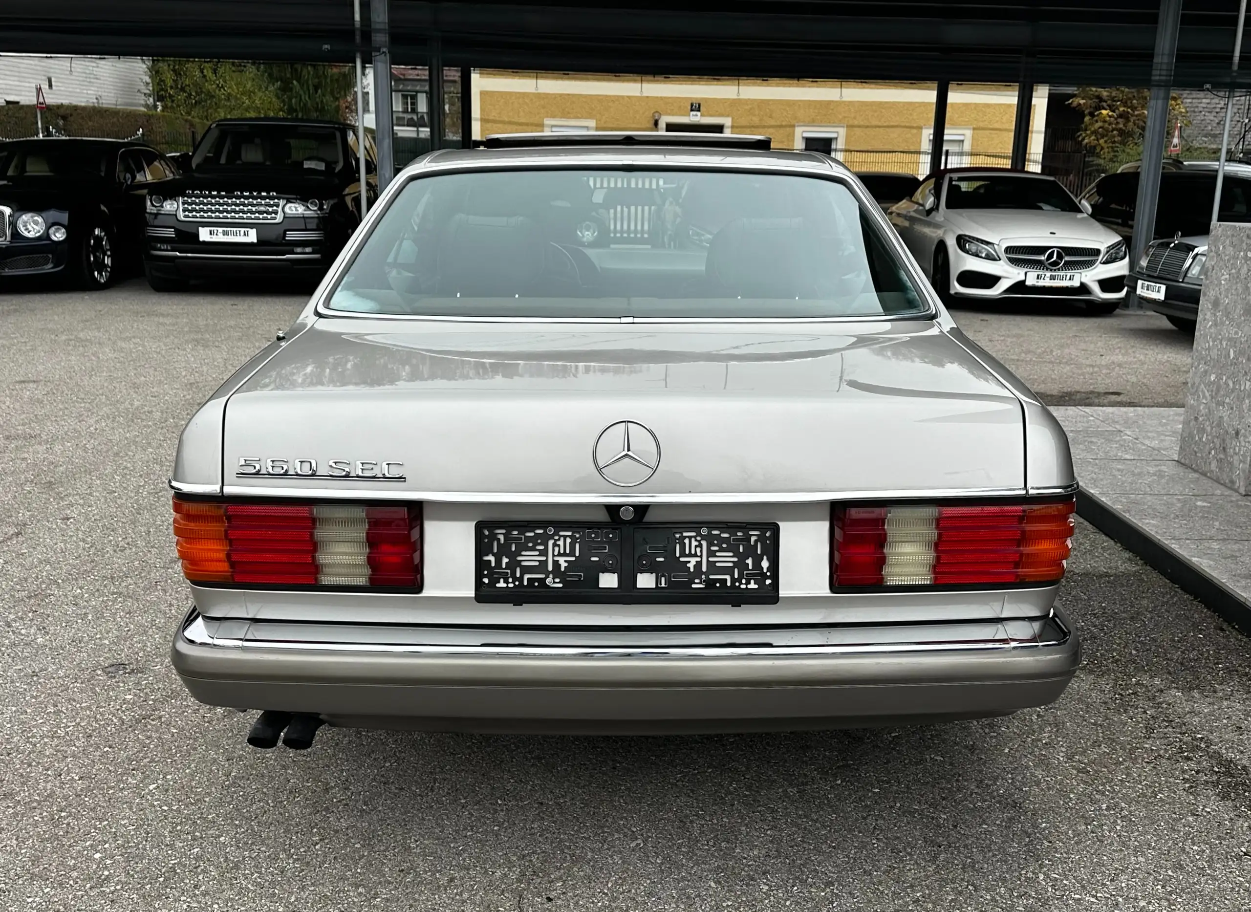 Mercedes-Benz - 560