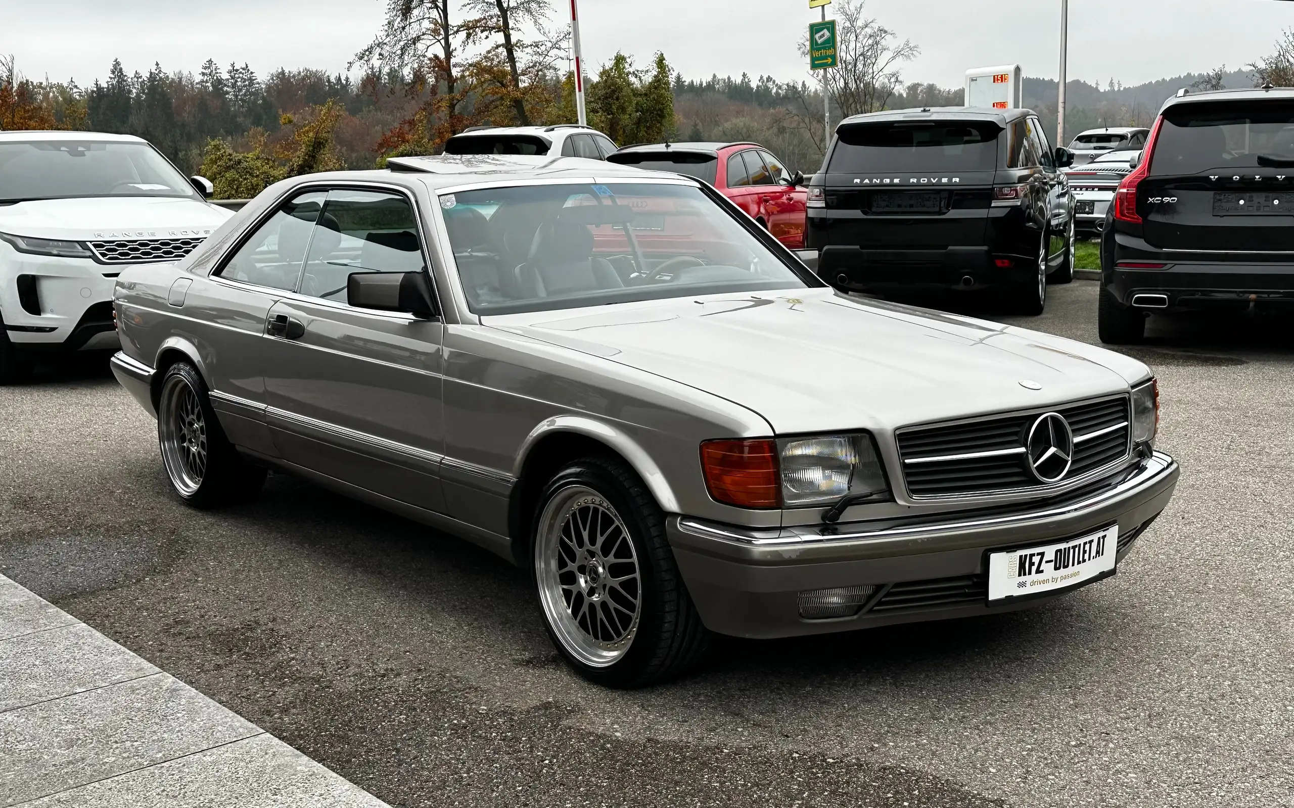 Mercedes-Benz - 560