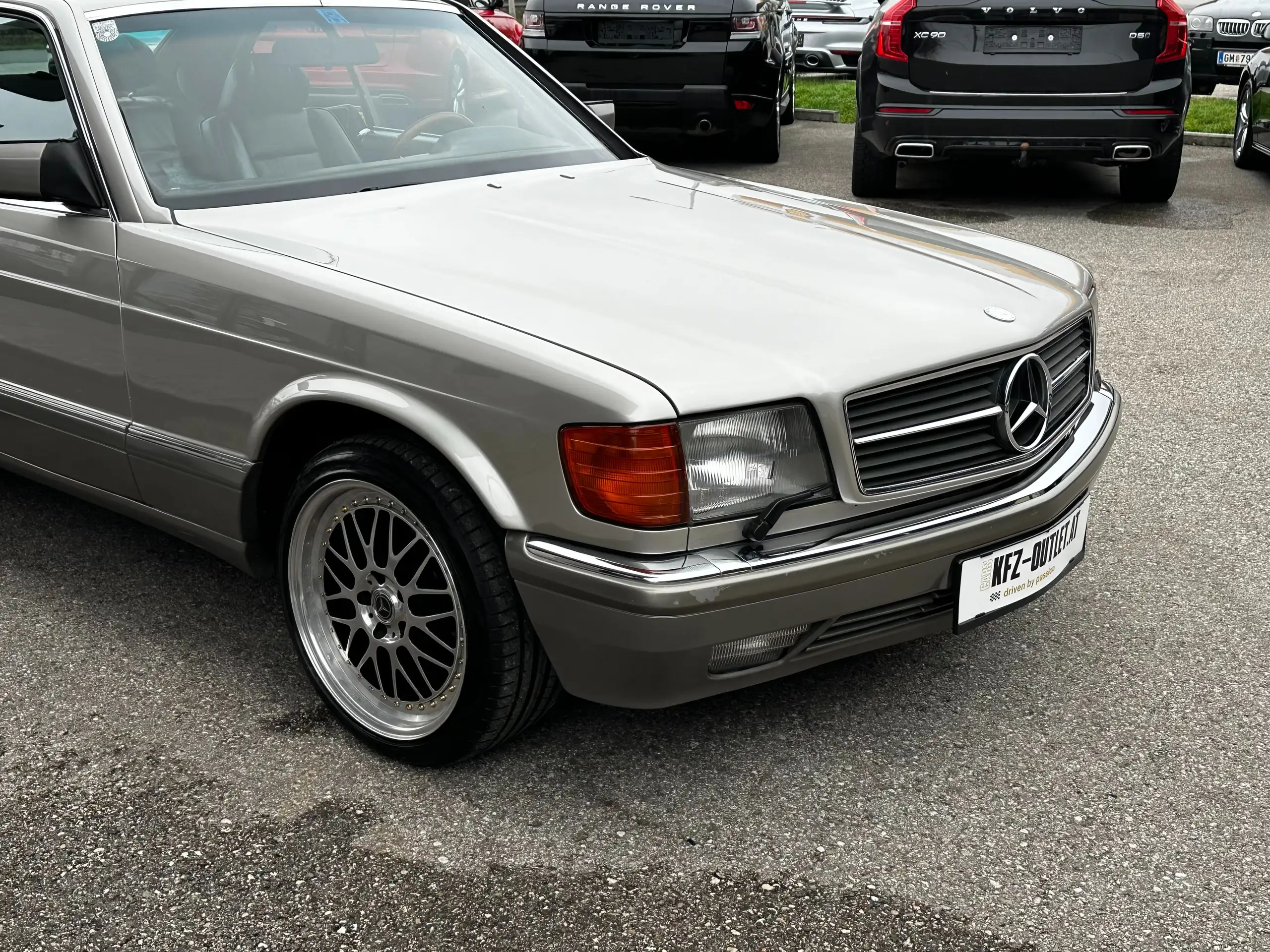 Mercedes-Benz - 560