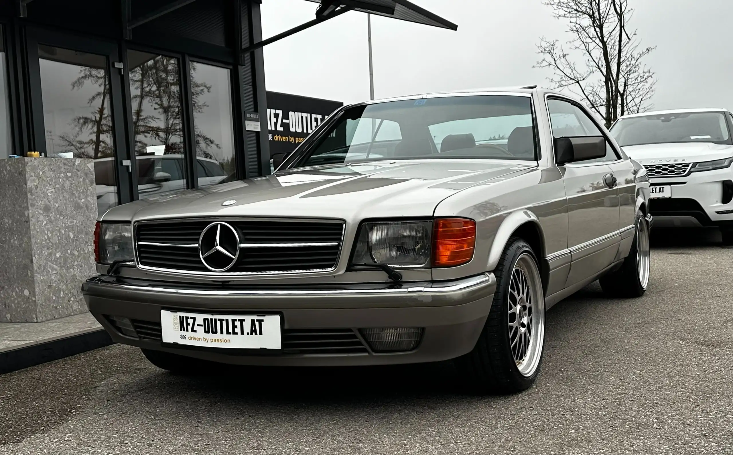 Mercedes-Benz - 560