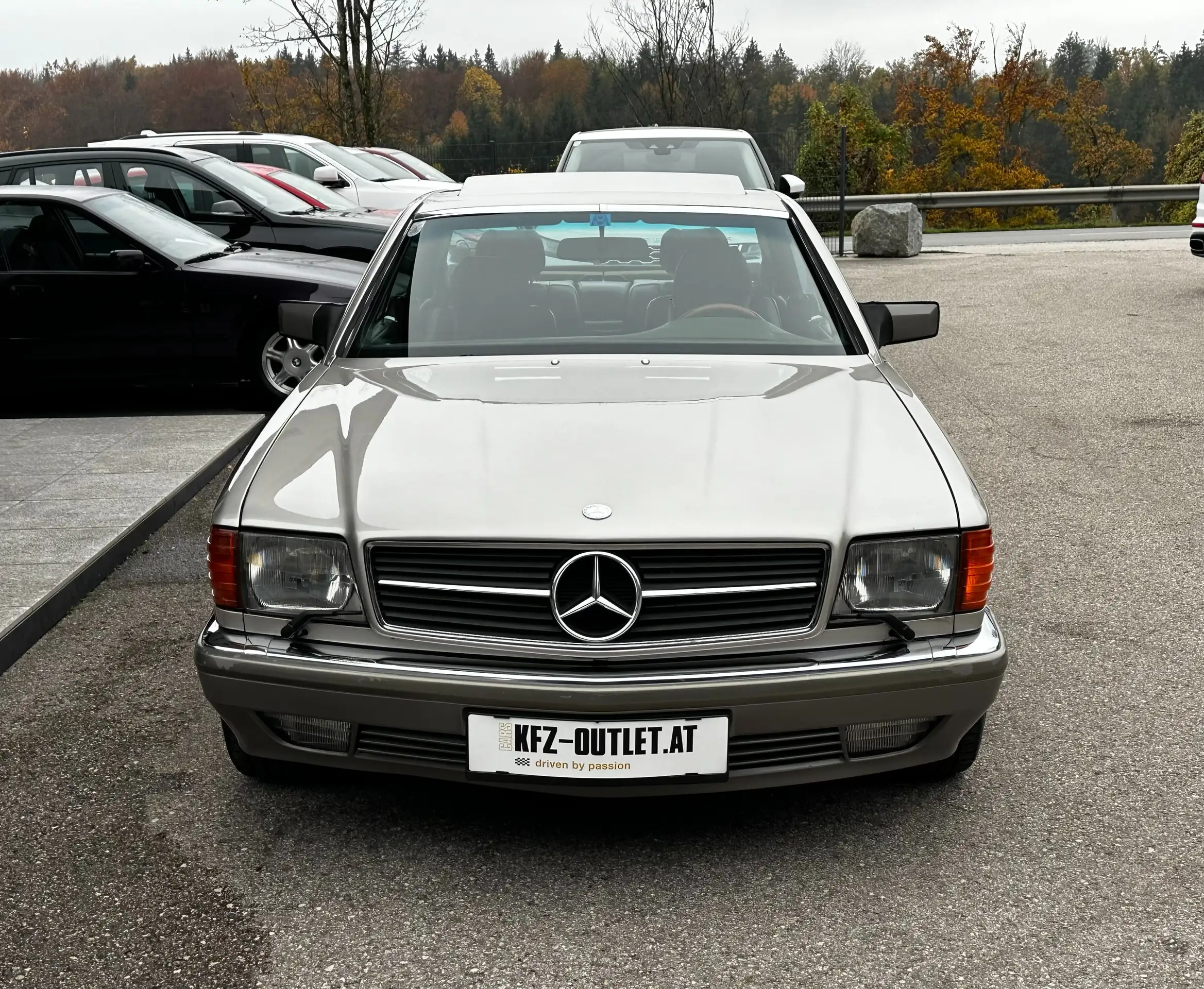 Mercedes-Benz - 560