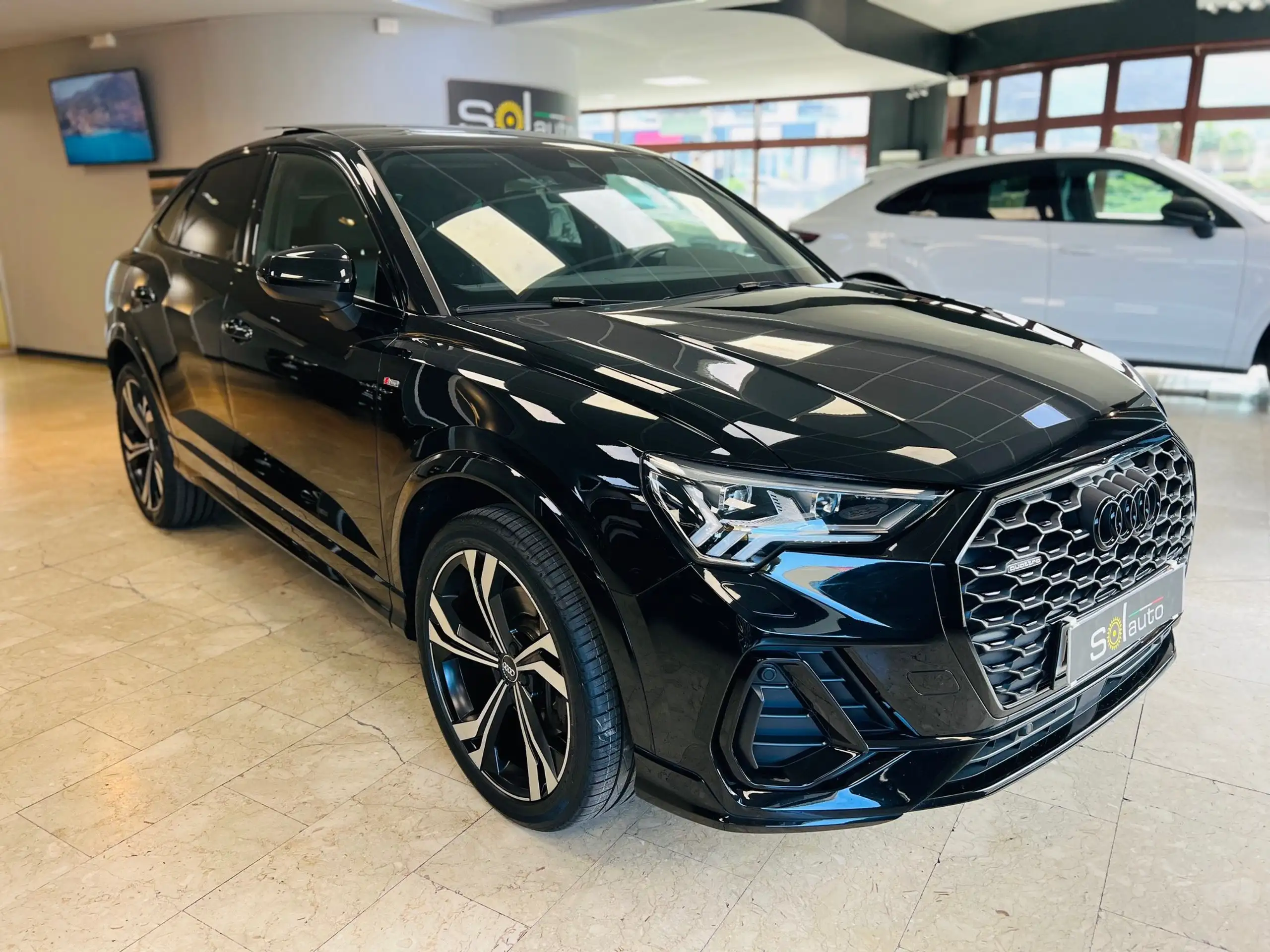 Audi - Q3