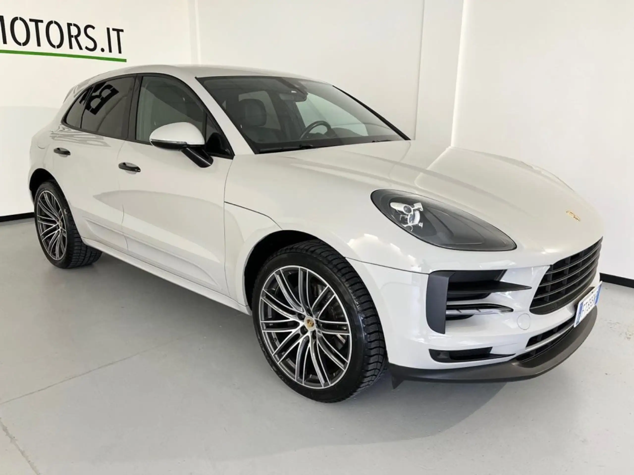 Porsche - Macan