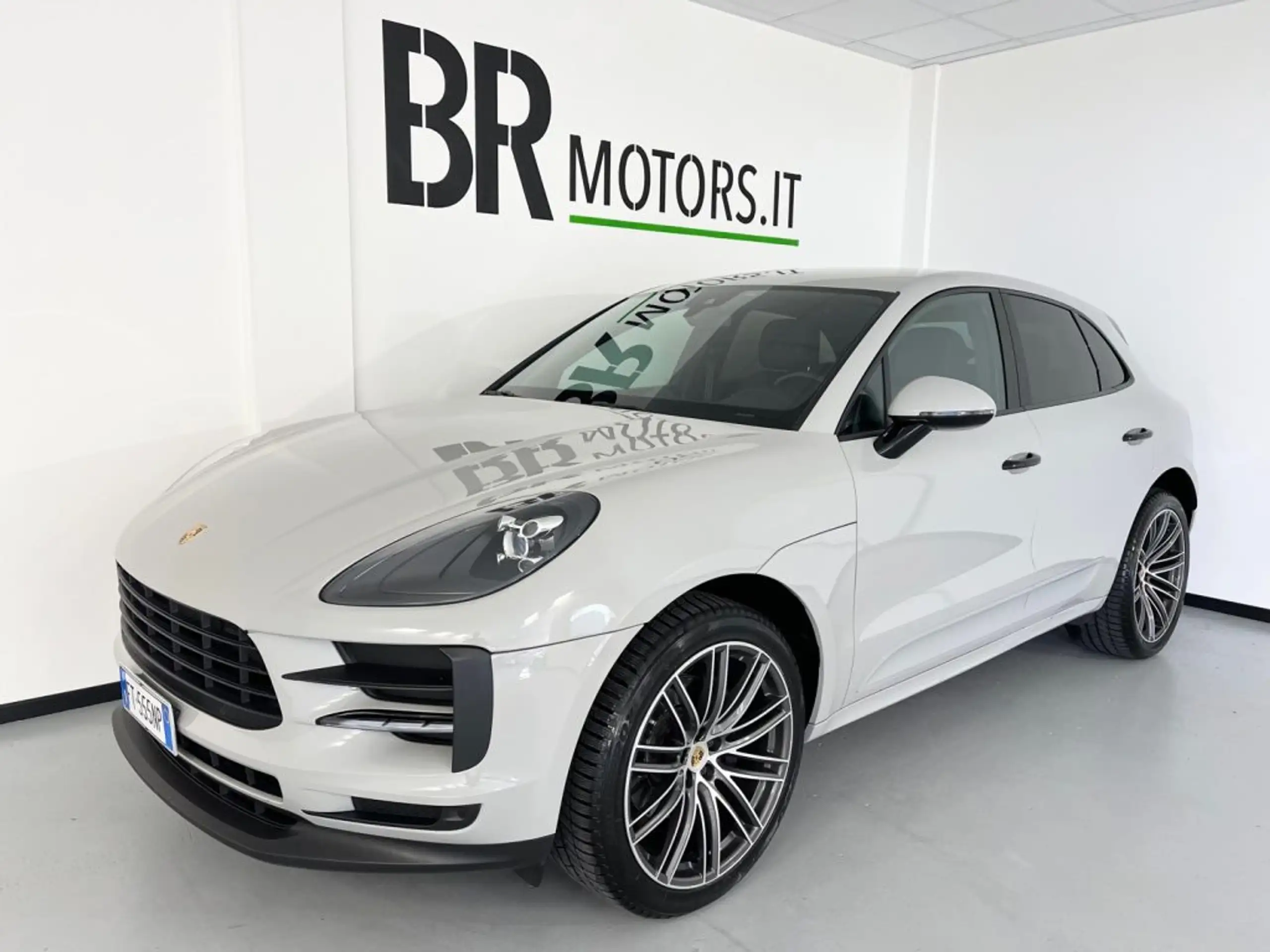 Porsche - Macan