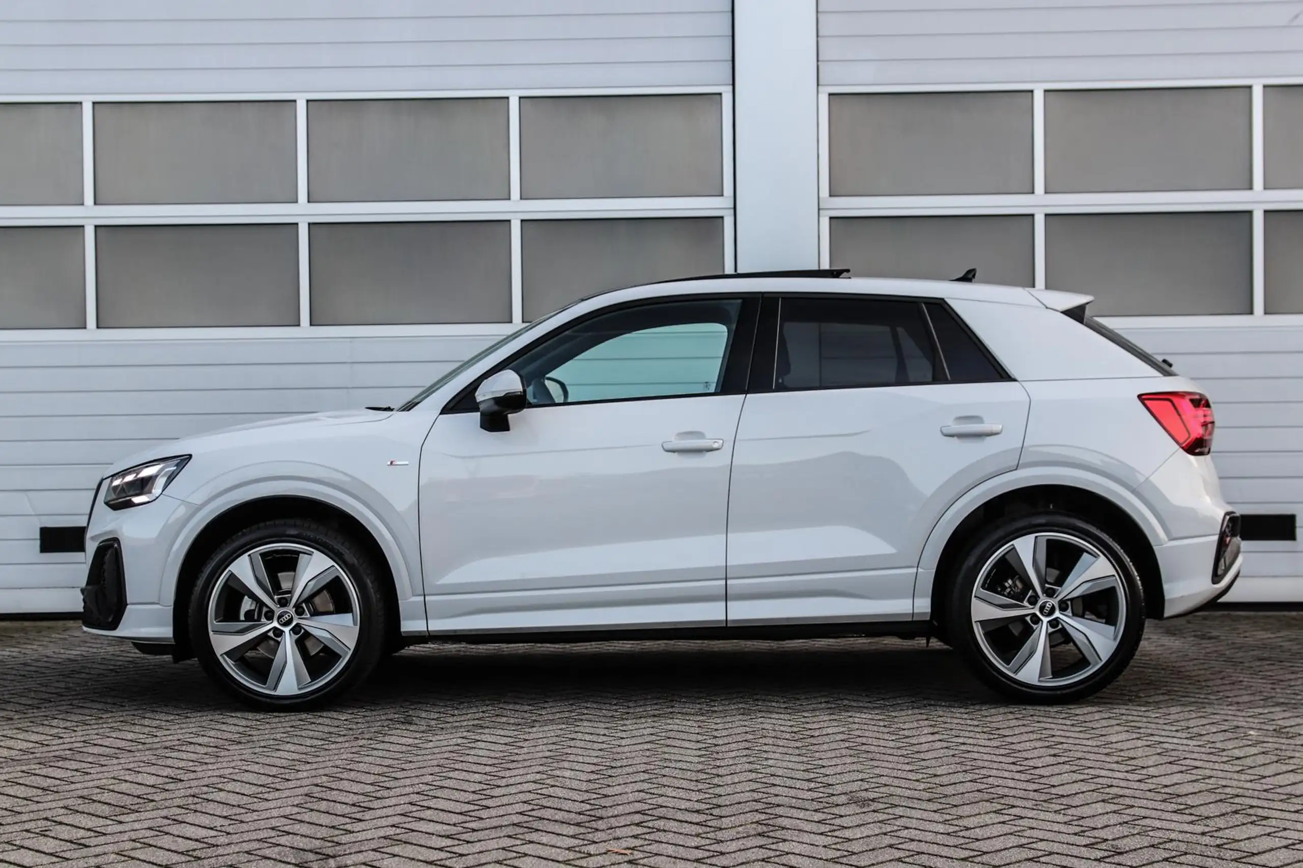 Audi - Q2