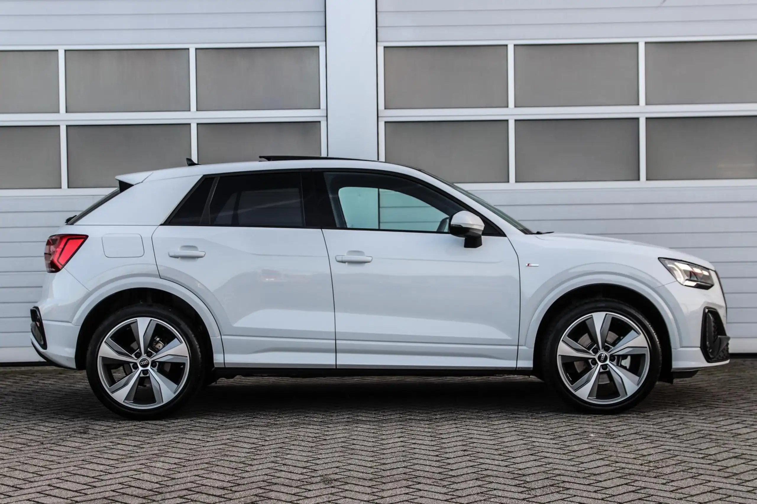 Audi - Q2