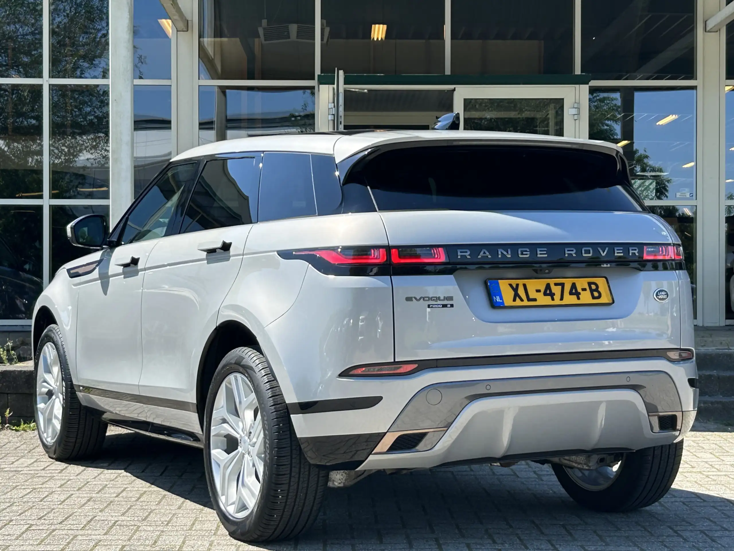 Land Rover - Range Rover Evoque