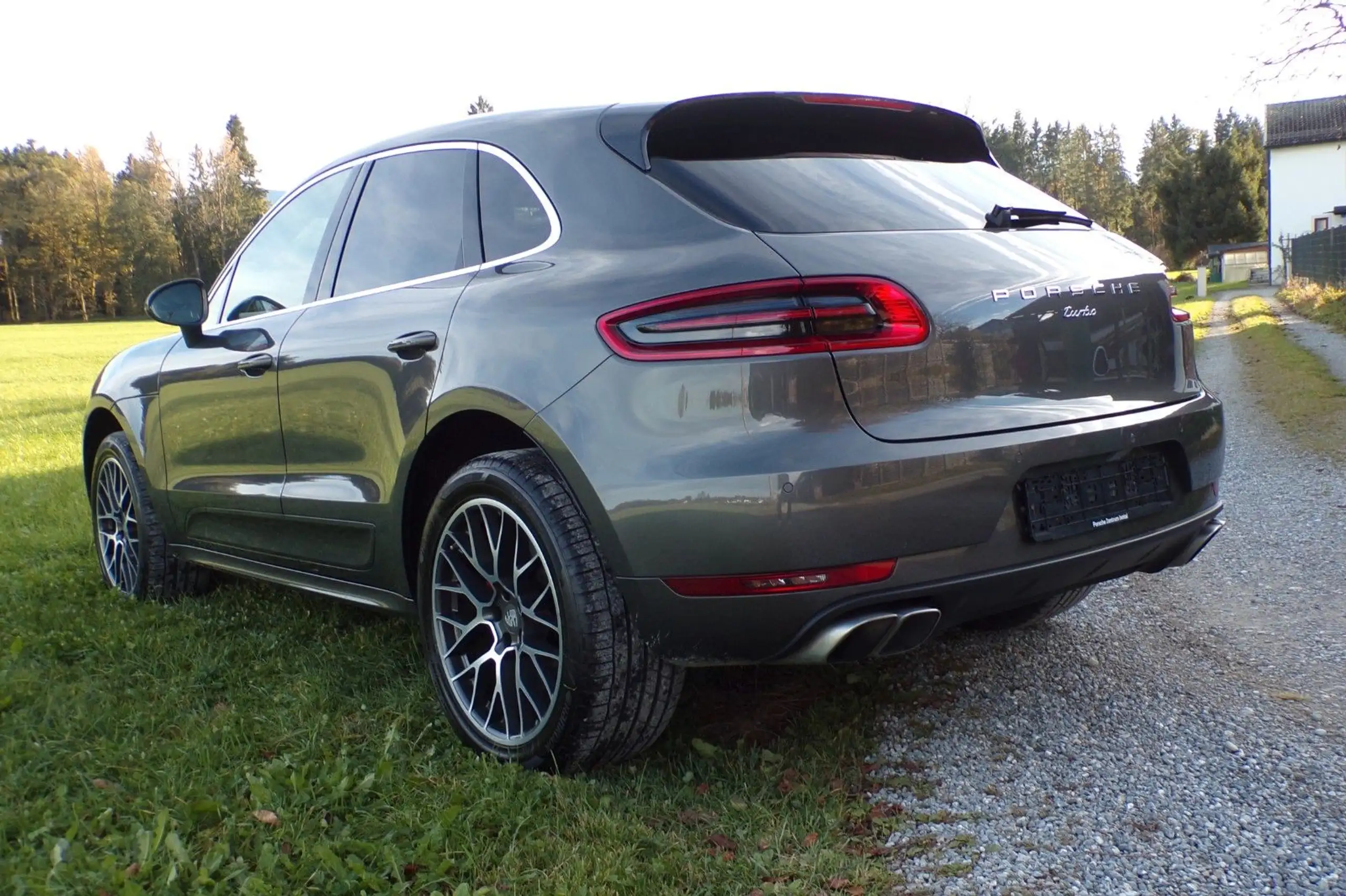 Porsche - Macan