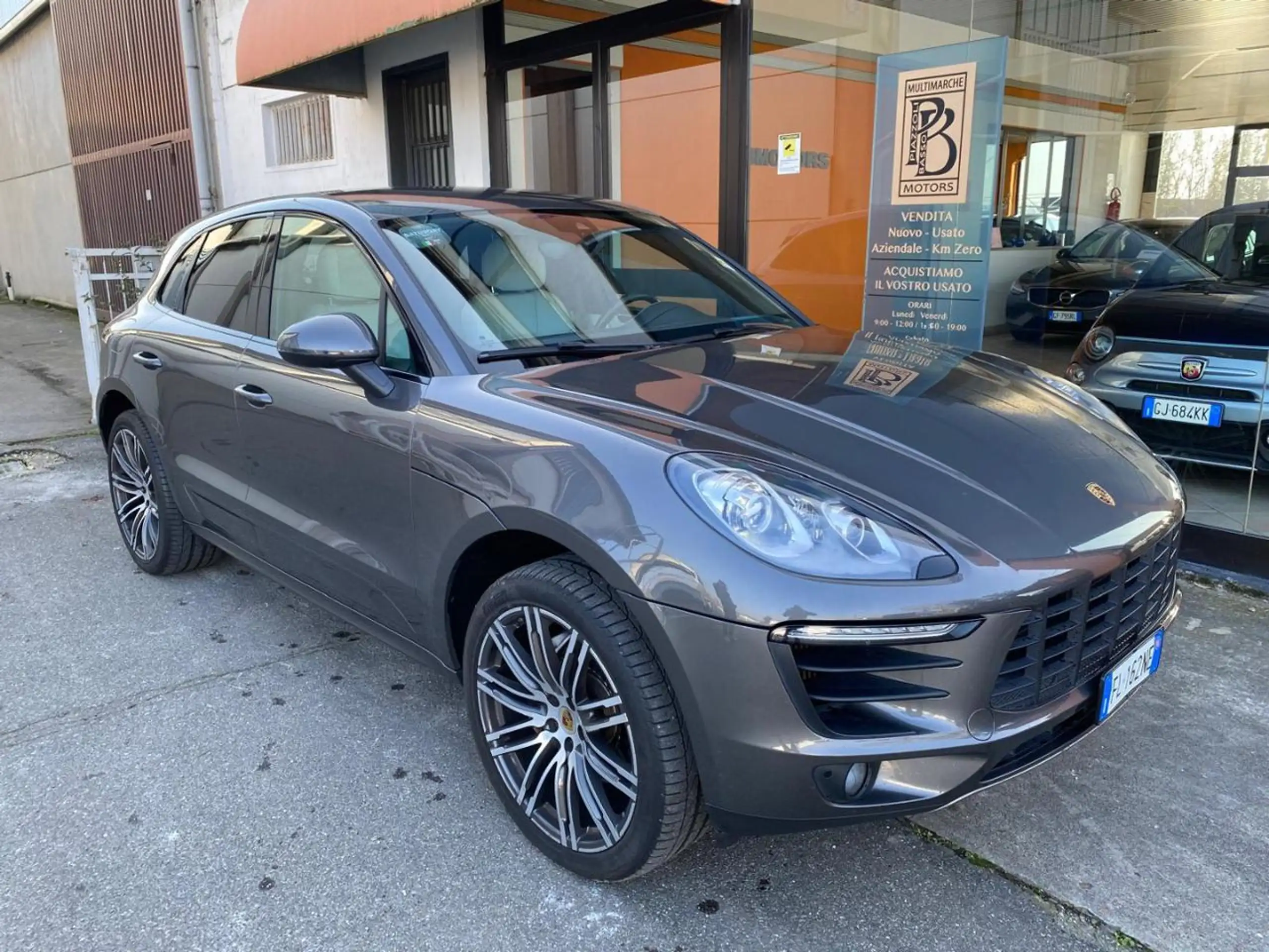 Porsche - Macan