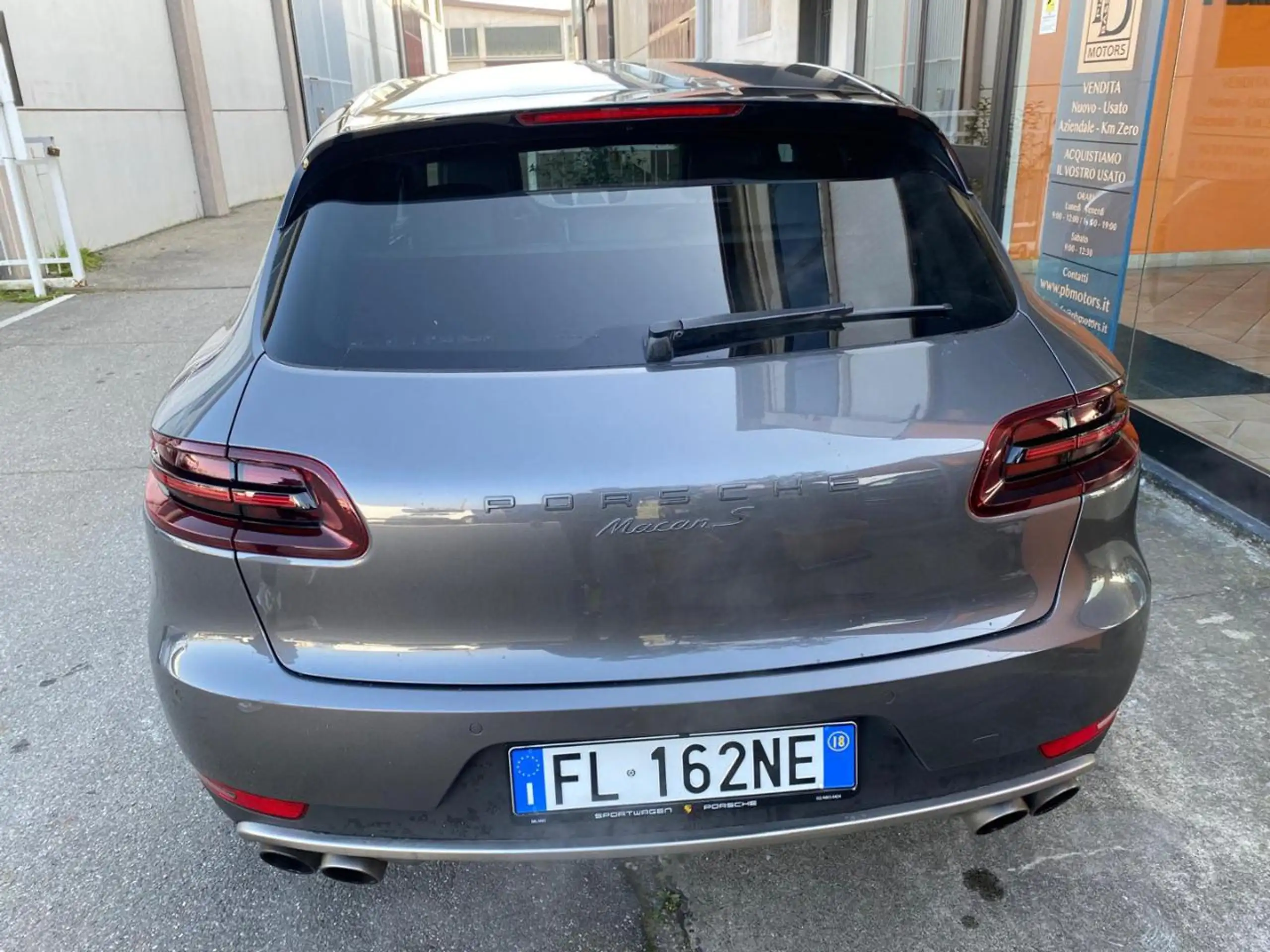 Porsche - Macan