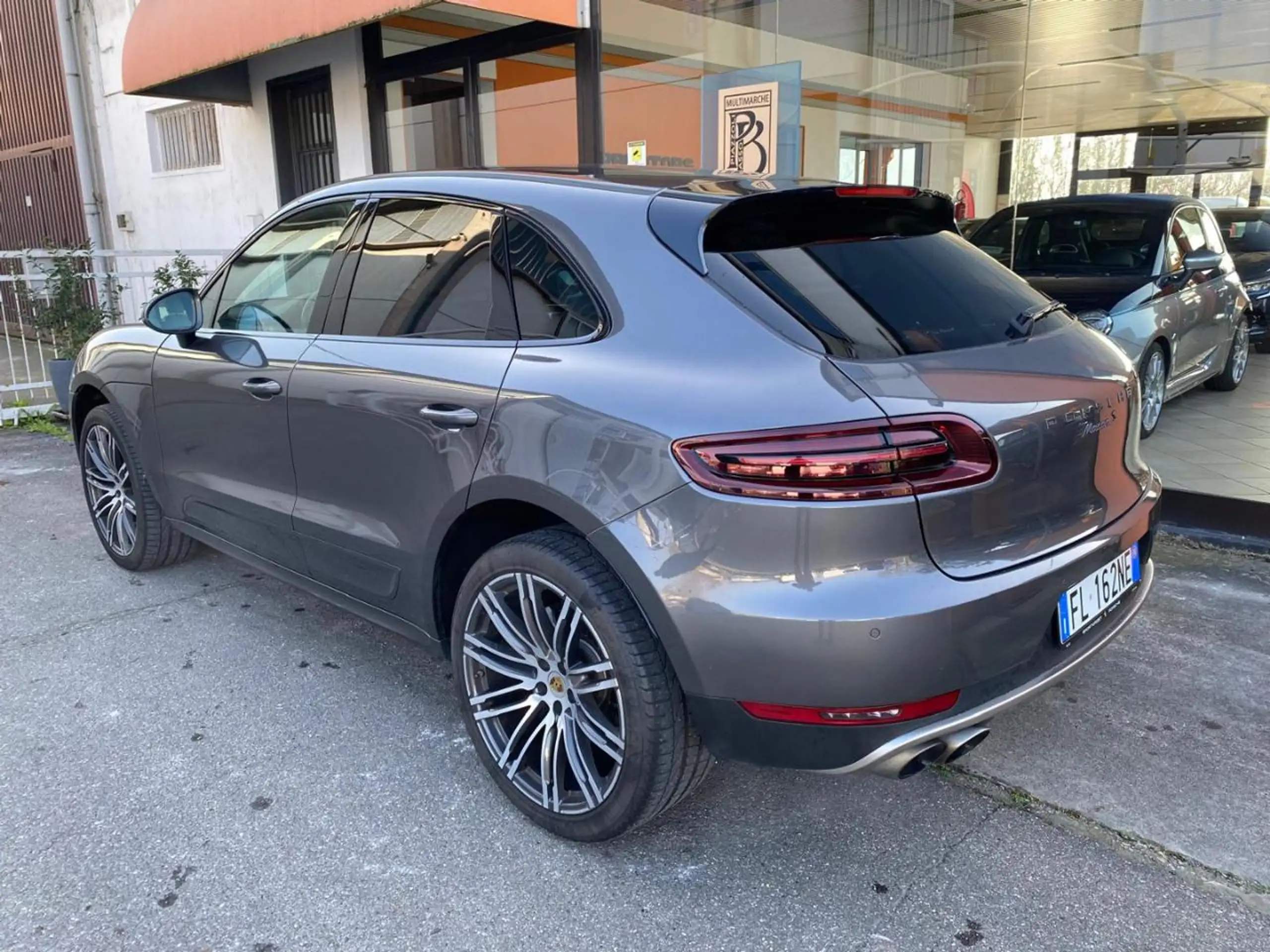 Porsche - Macan