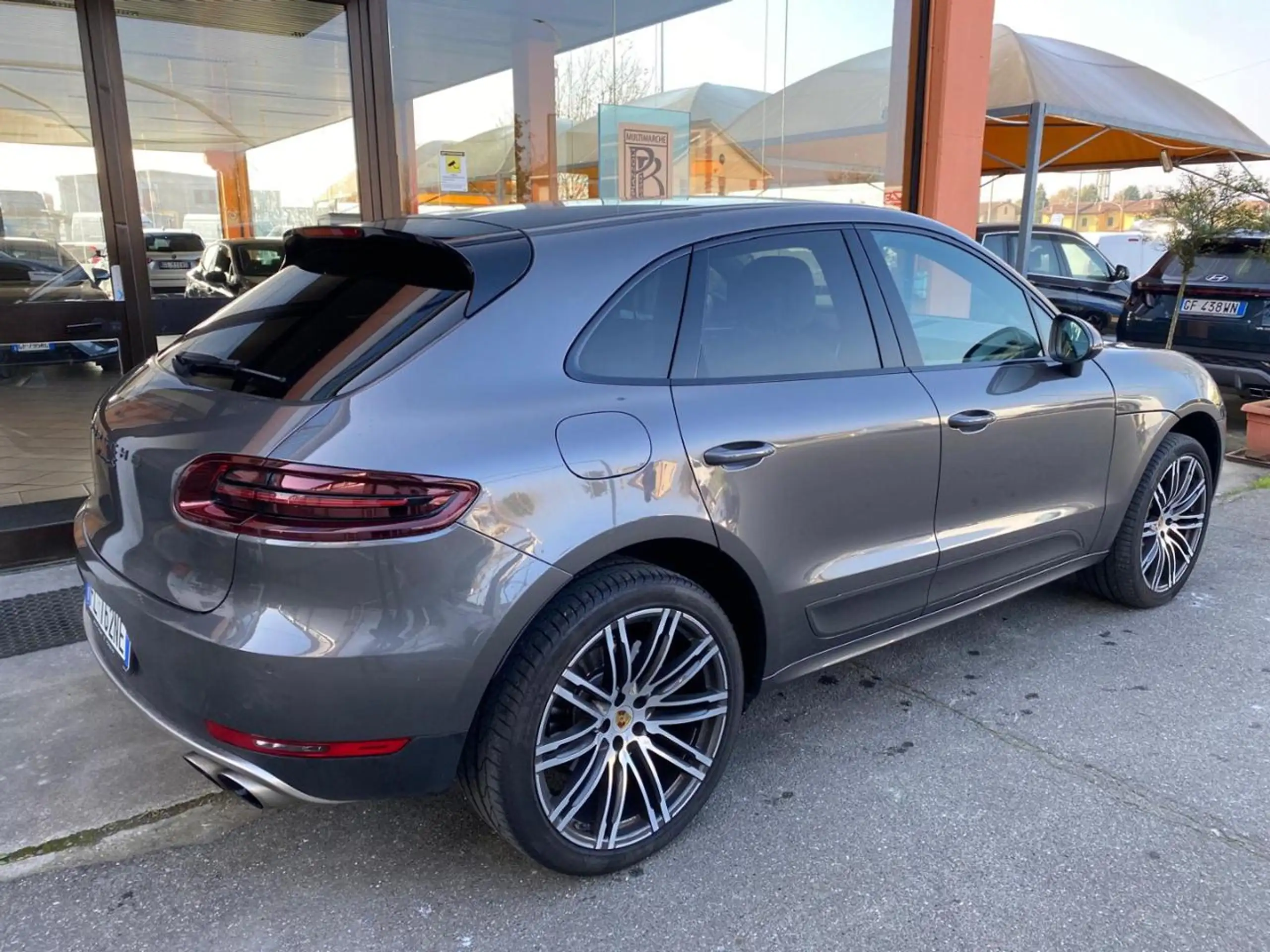 Porsche - Macan