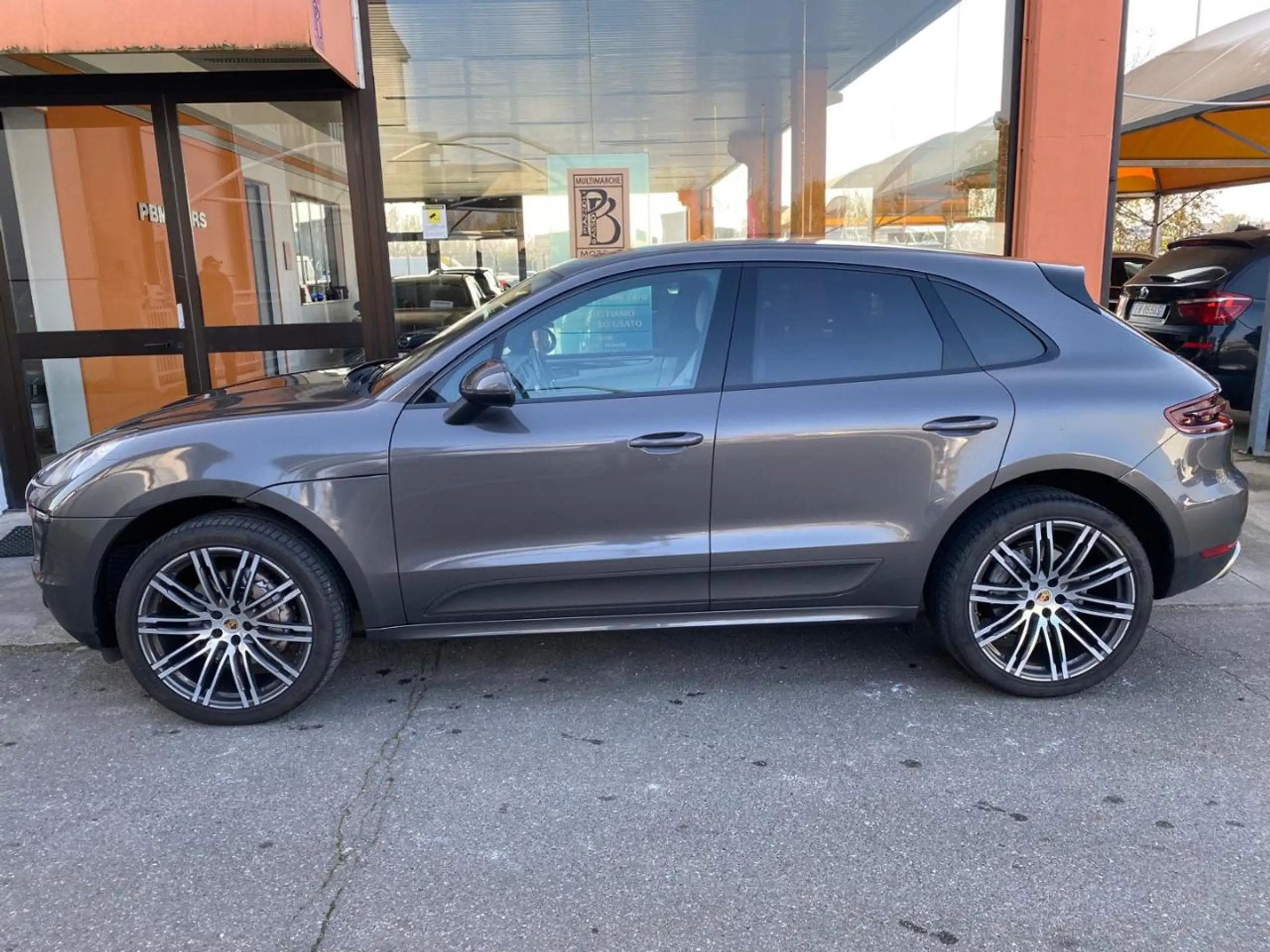 Porsche - Macan