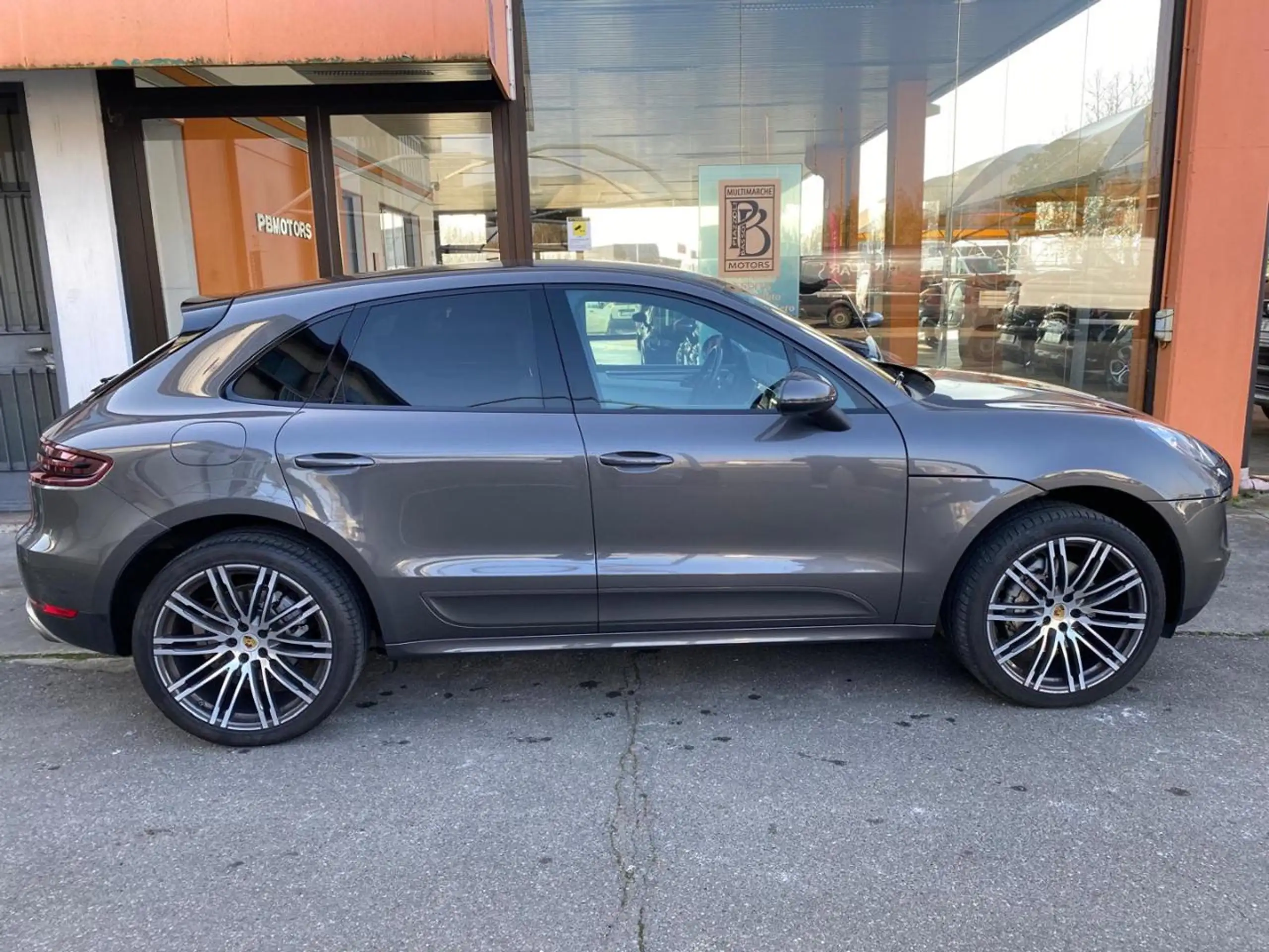 Porsche - Macan