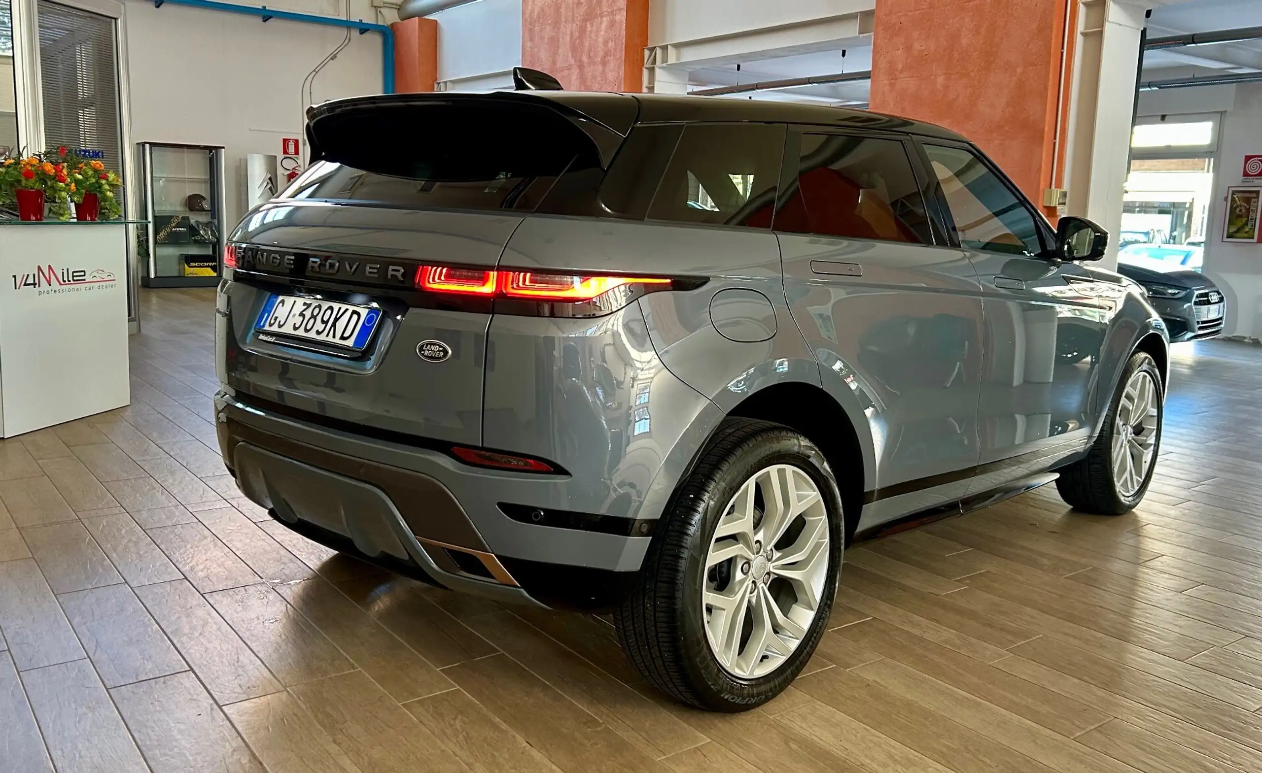 Land Rover - Range Rover Evoque