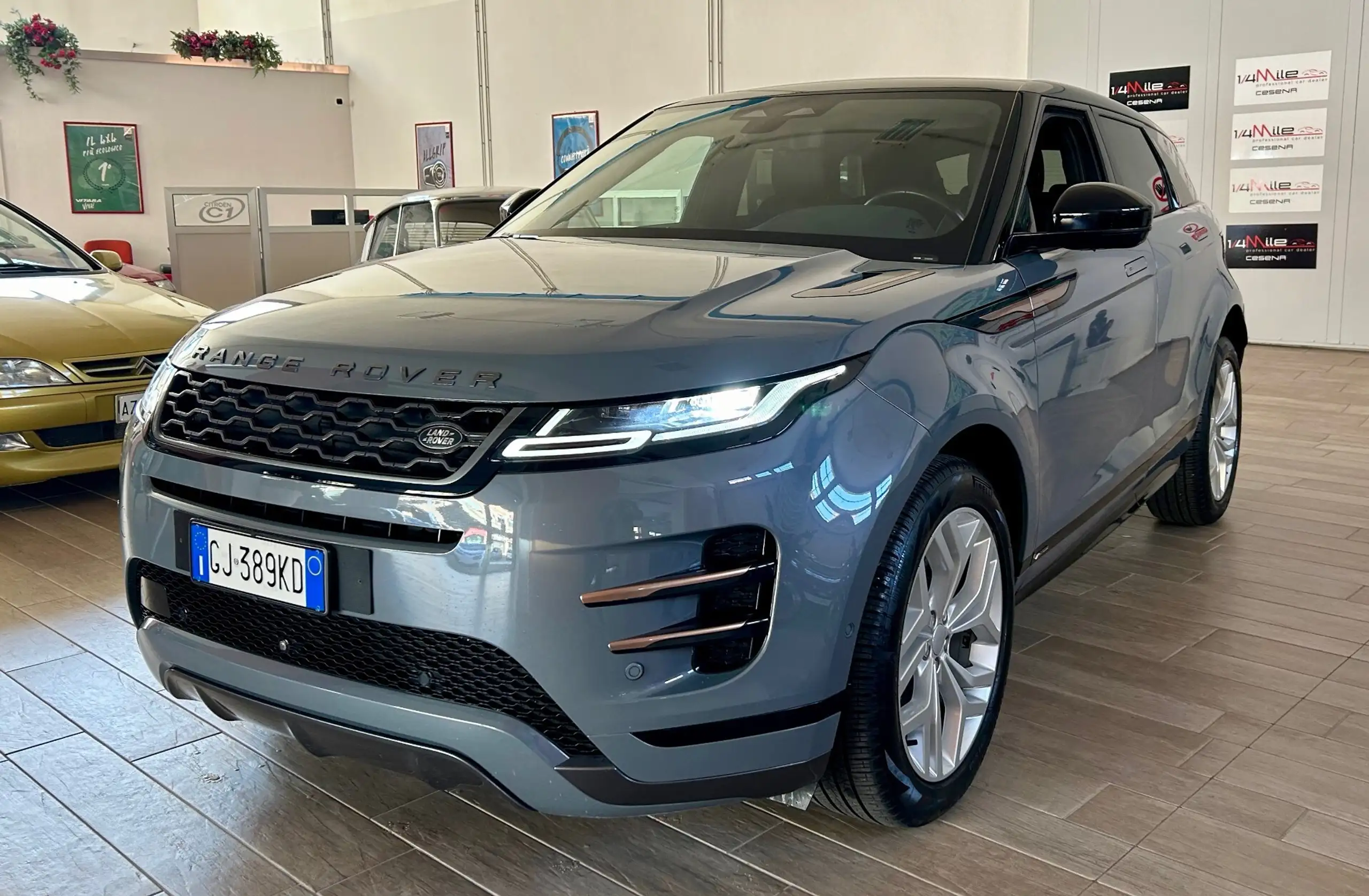 Land Rover - Range Rover Evoque