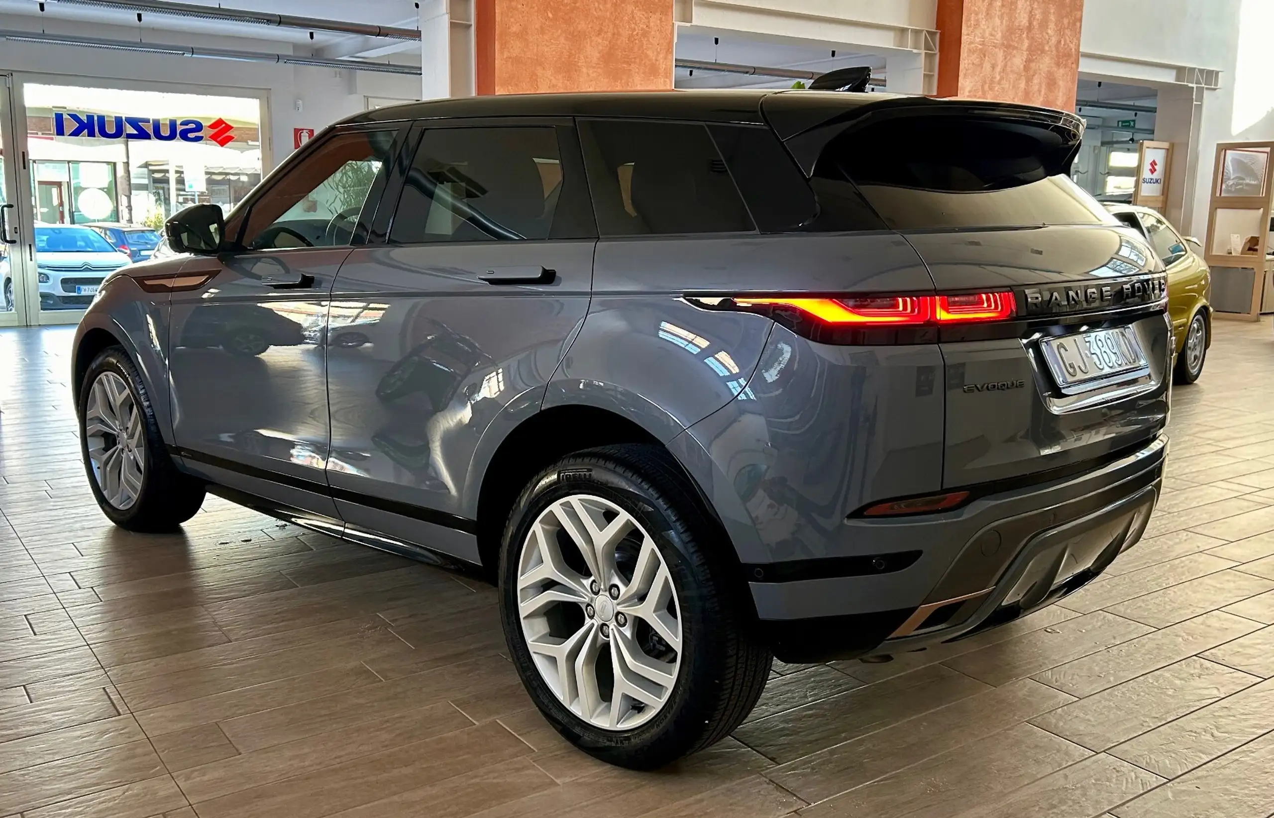 Land Rover - Range Rover Evoque