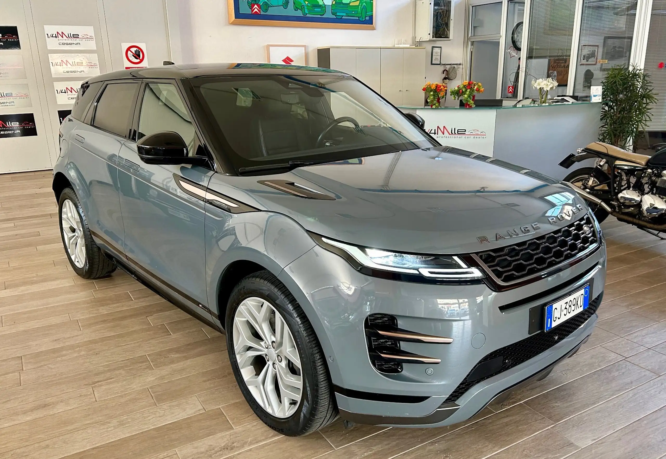 Land Rover - Range Rover Evoque