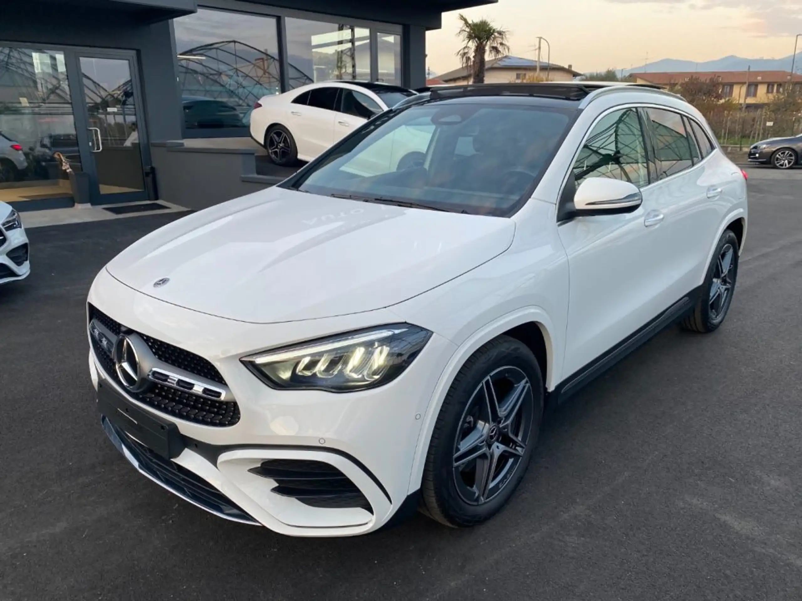 Mercedes-Benz - GLA 200