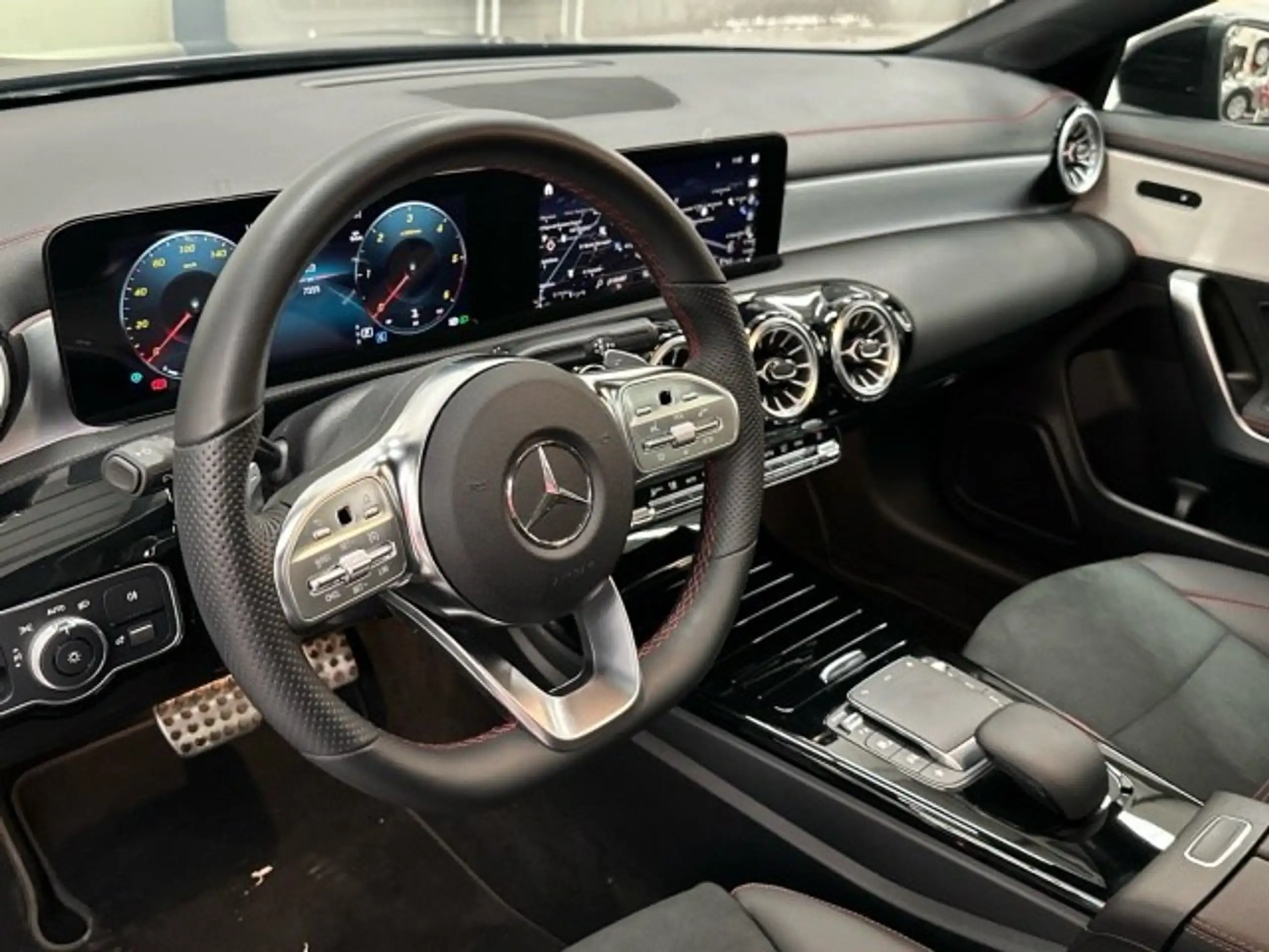 Mercedes-Benz - CLA 200