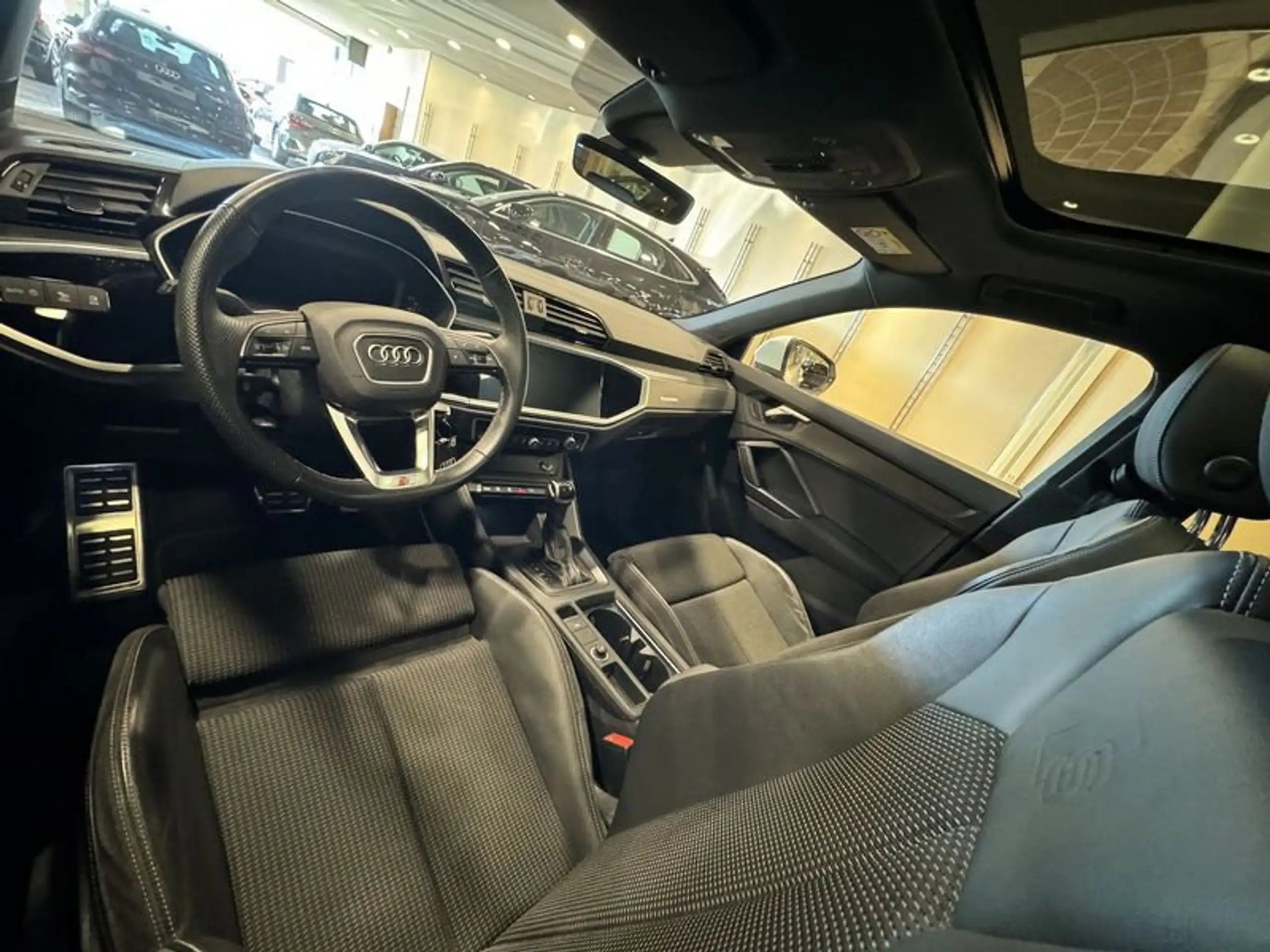 Audi - Q3