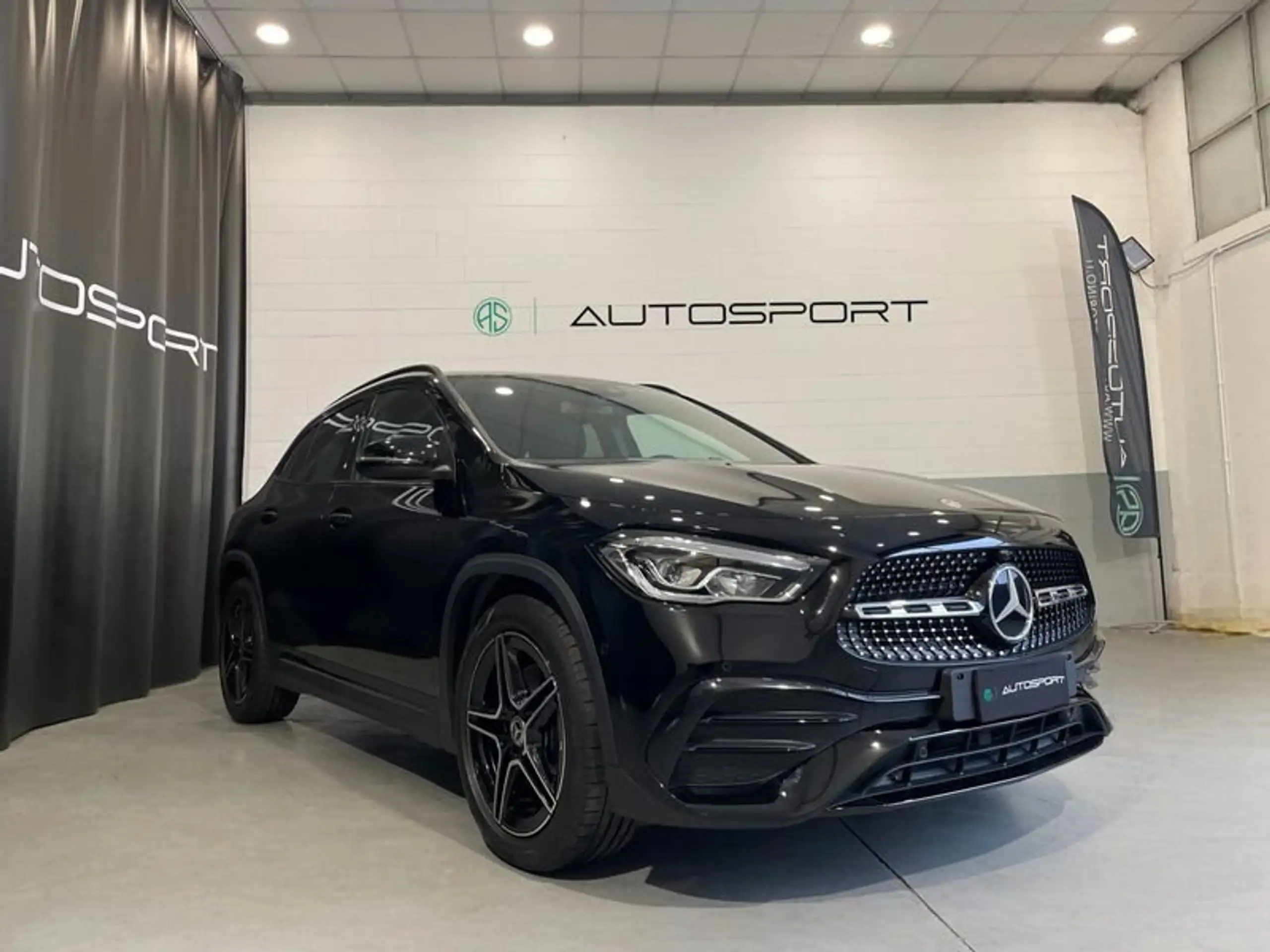 Mercedes-Benz - GLA 220