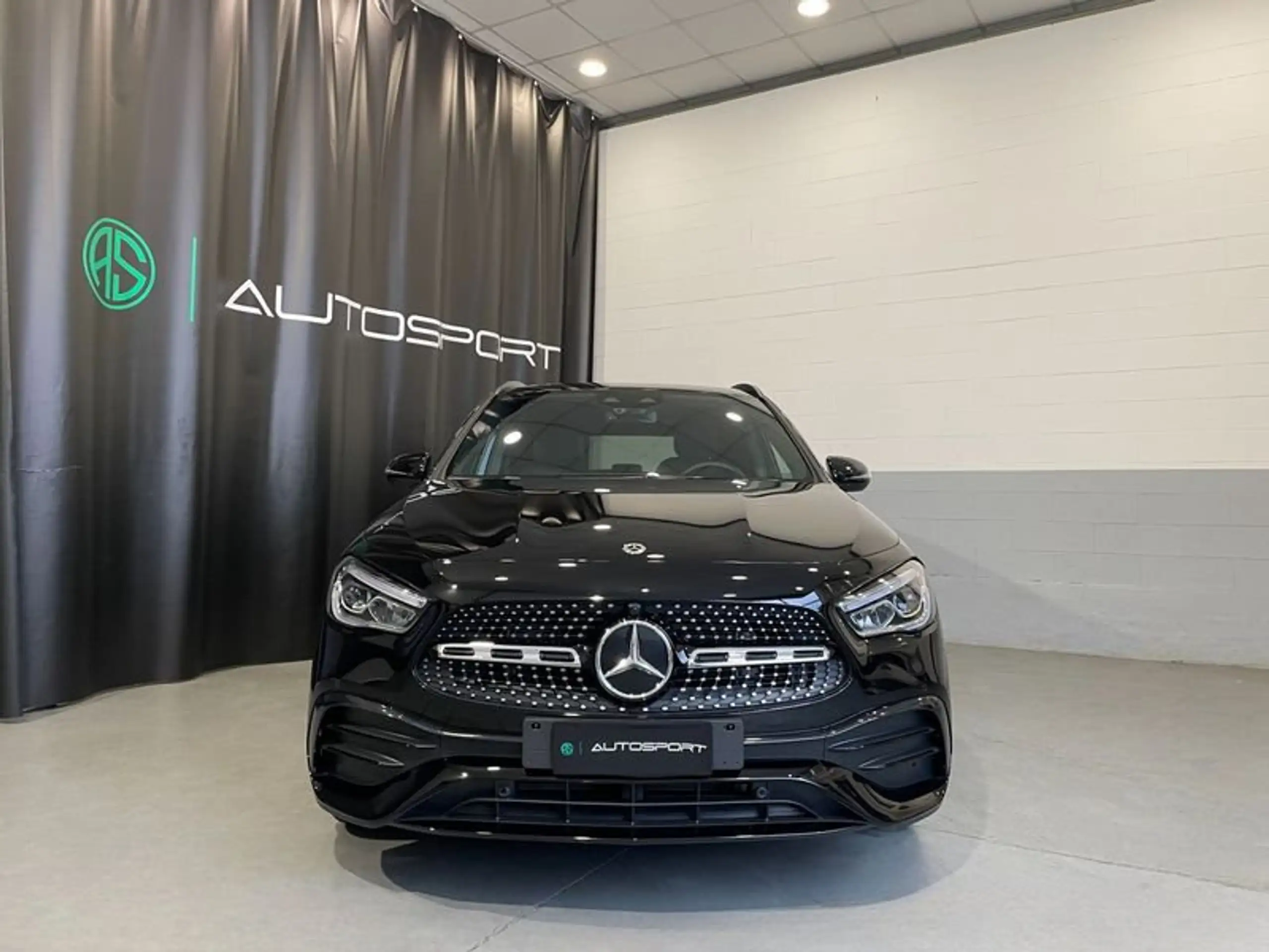 Mercedes-Benz - GLA 220