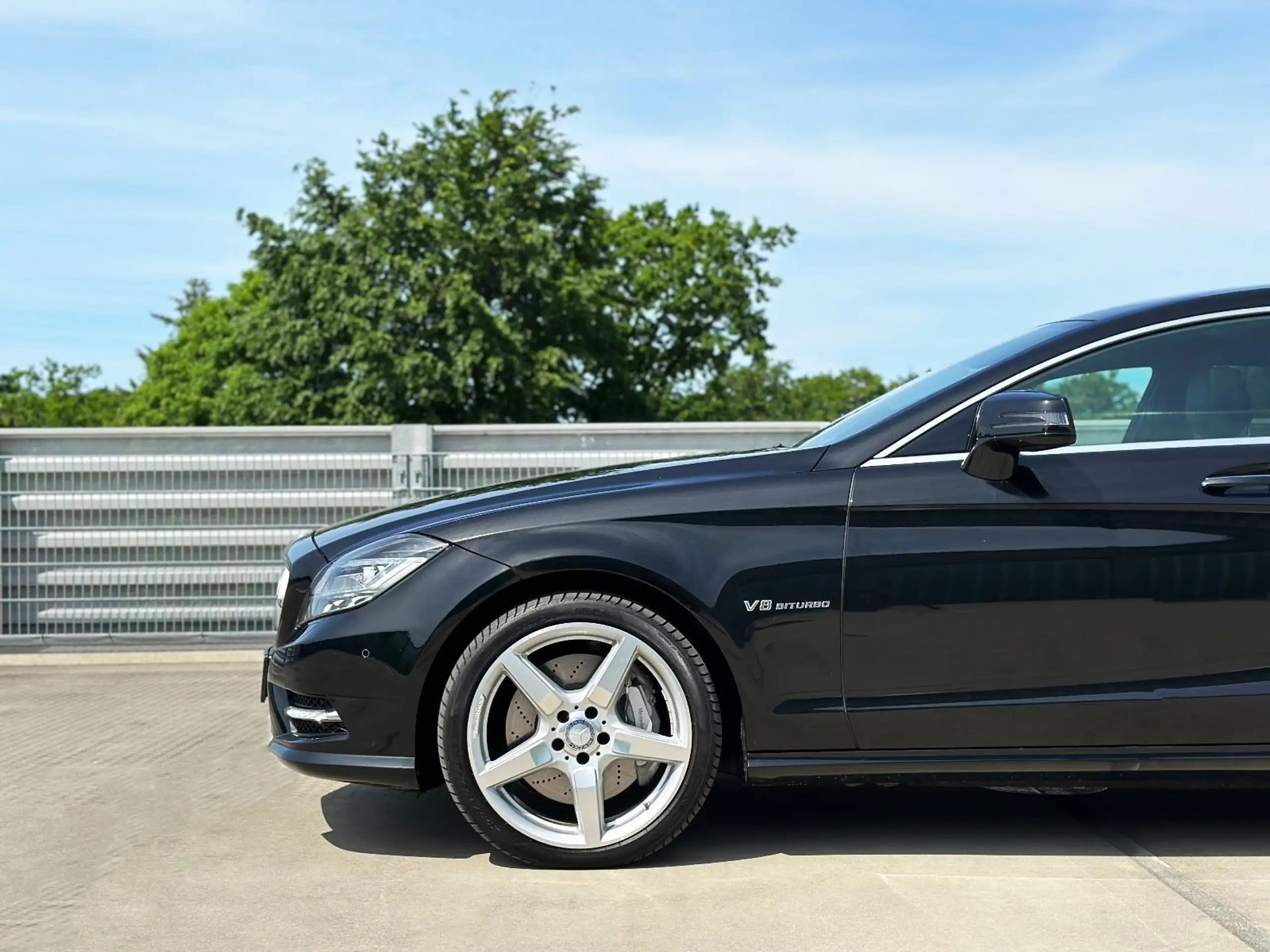 Mercedes-Benz - CLS 500