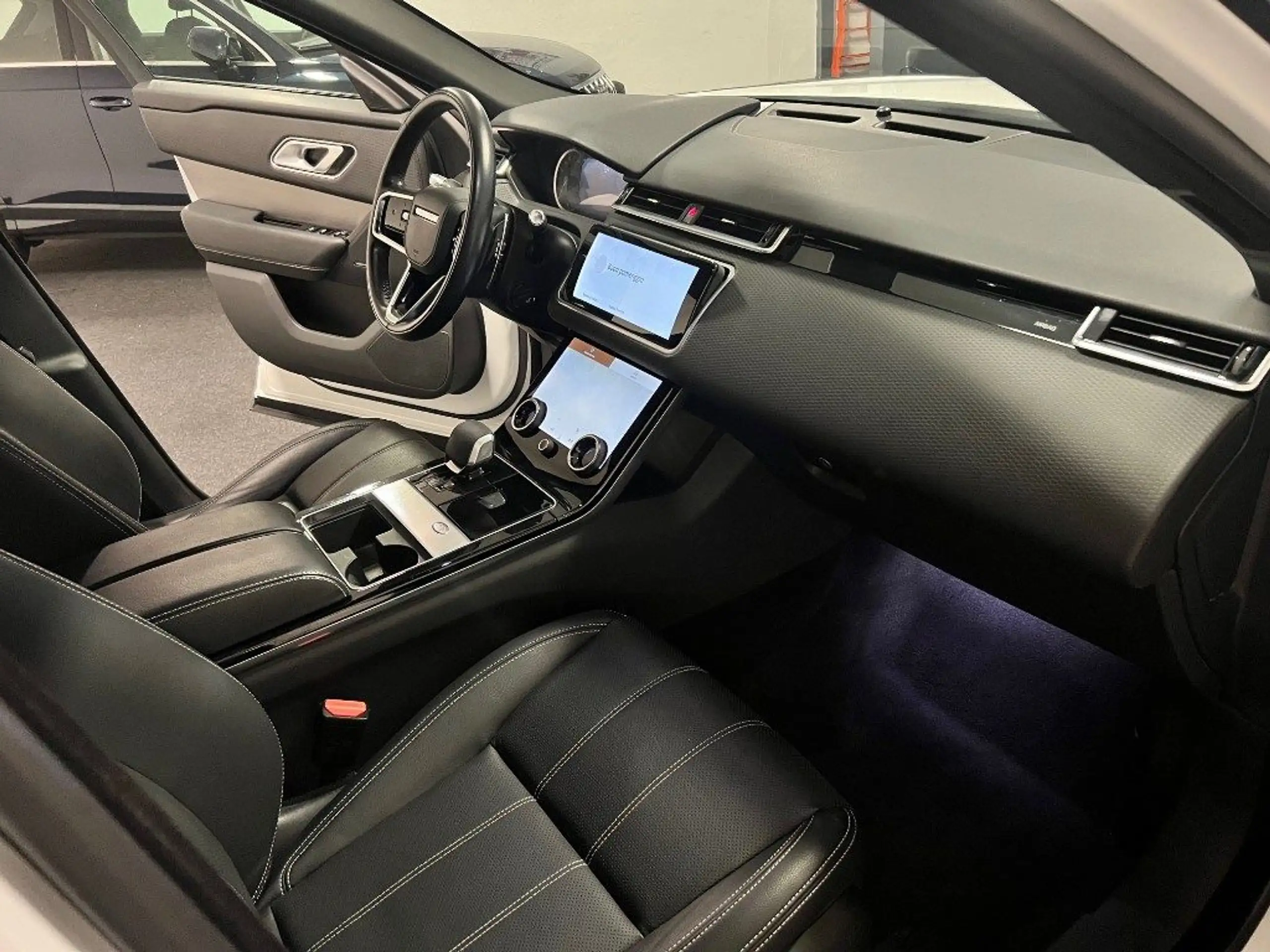 Land Rover - Range Rover Velar