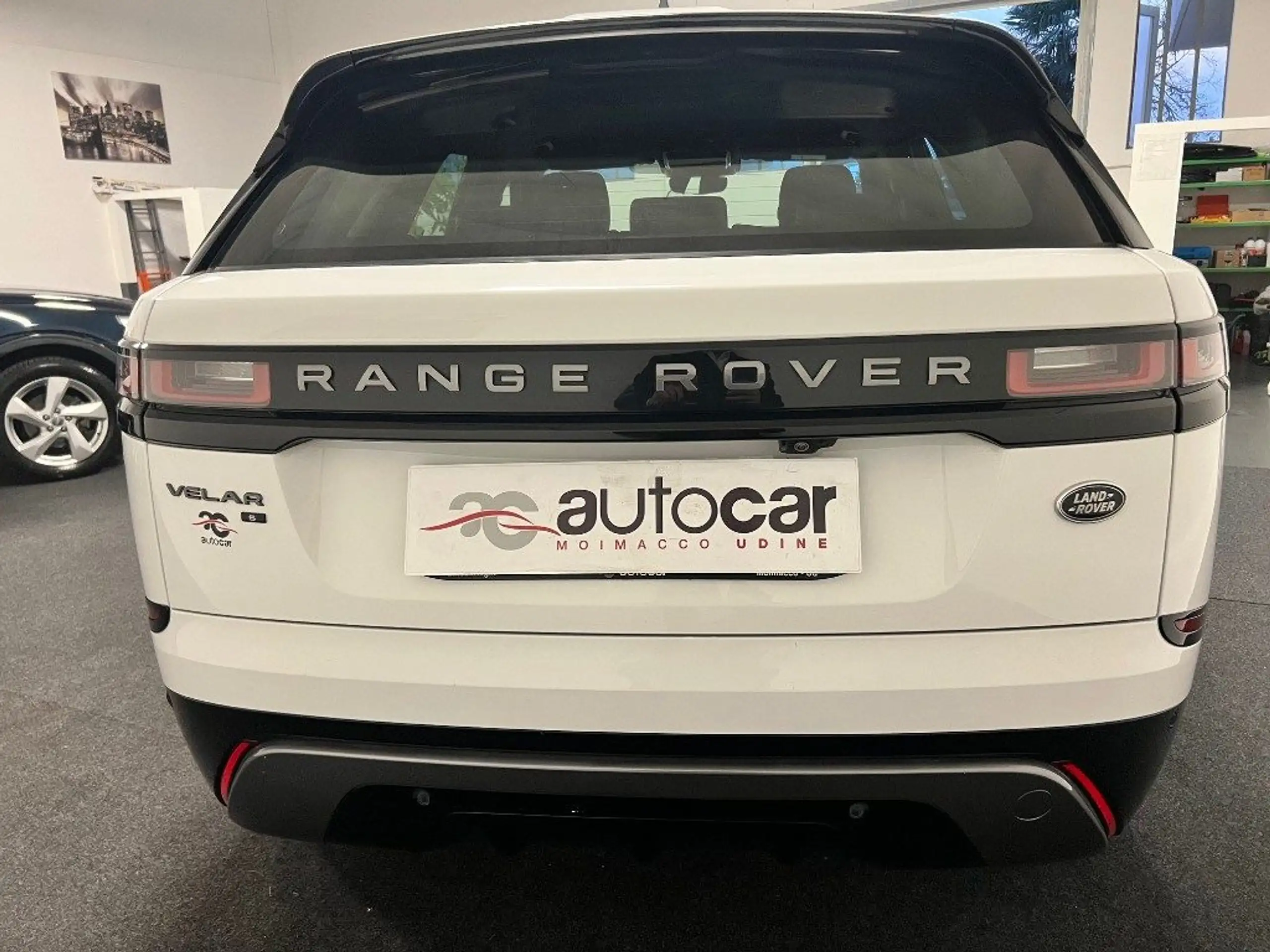 Land Rover - Range Rover Velar